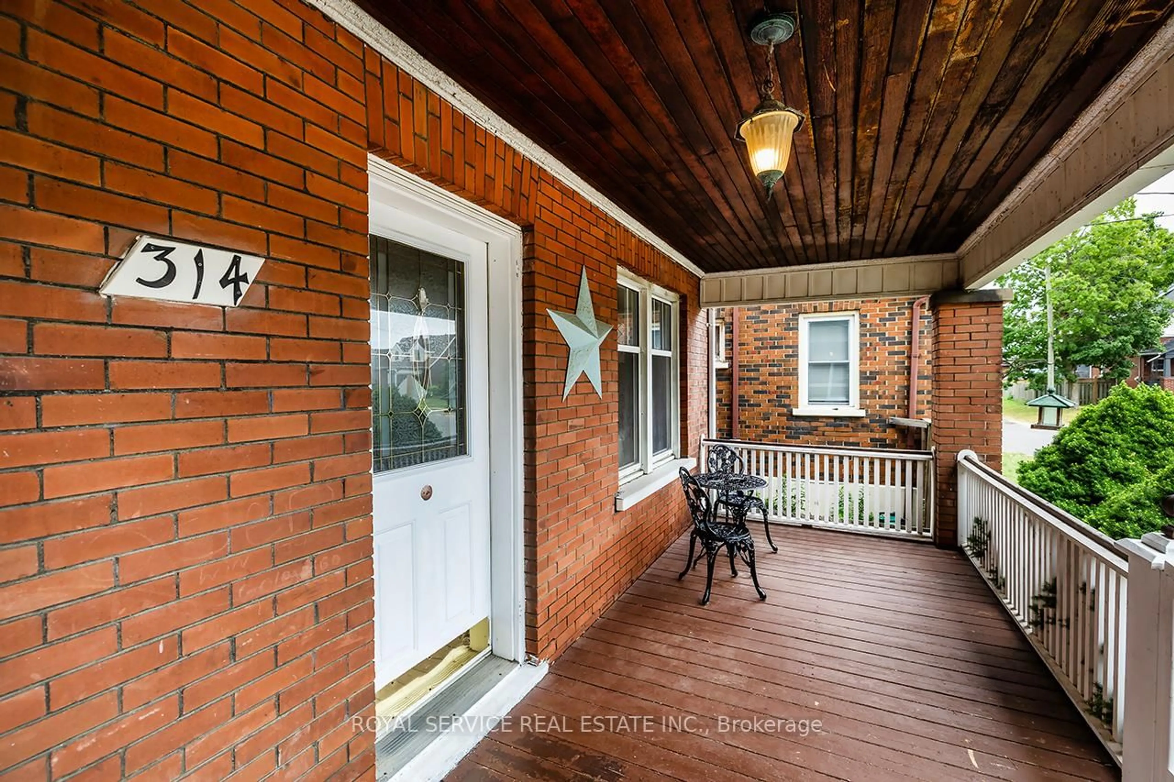 Unknown for 314 Gliddon Ave, Oshawa Ontario L1H 1Z4