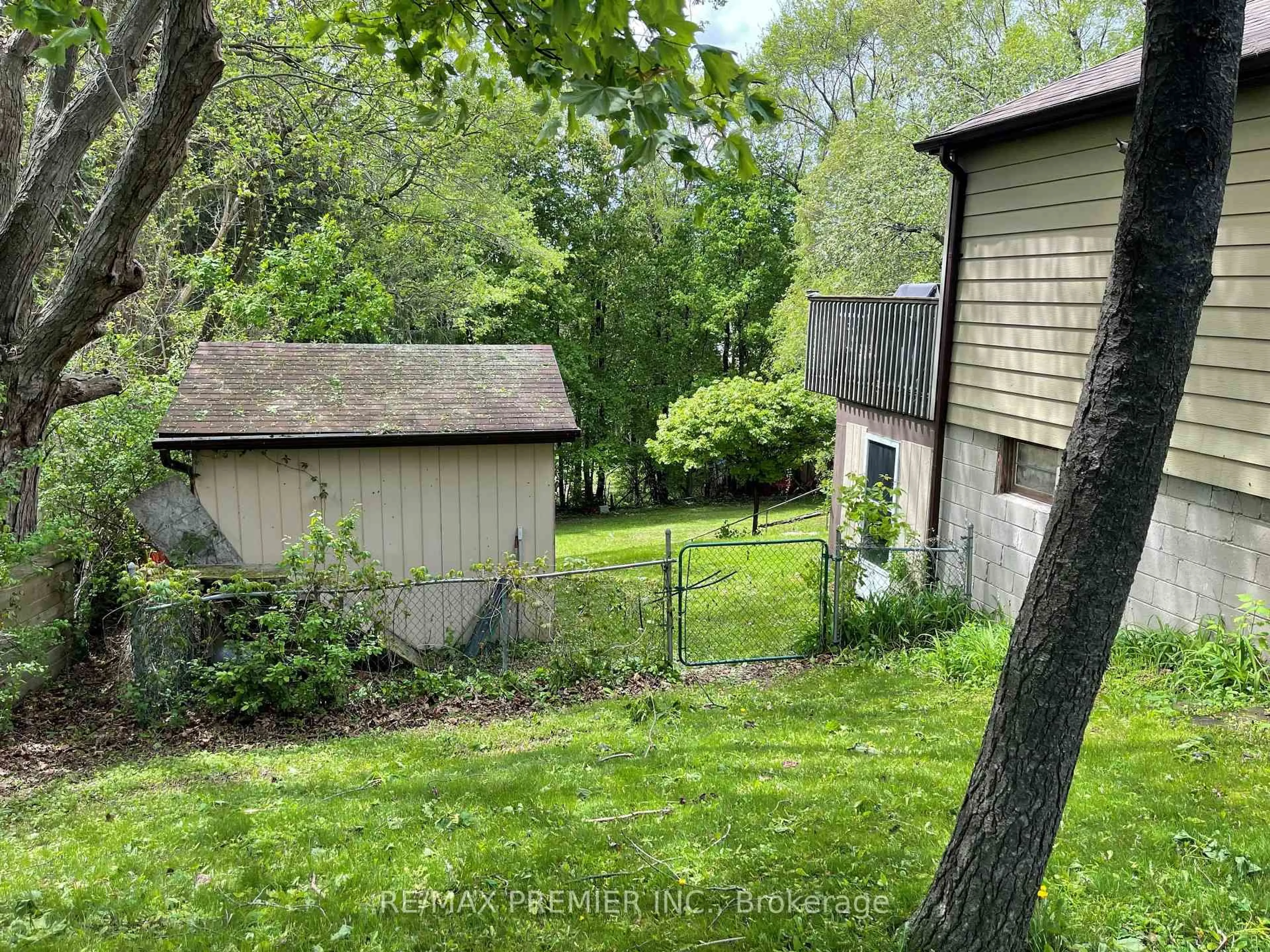 Shed for 1914 Liverpool Rd, Pickering Ontario L1V 1W5