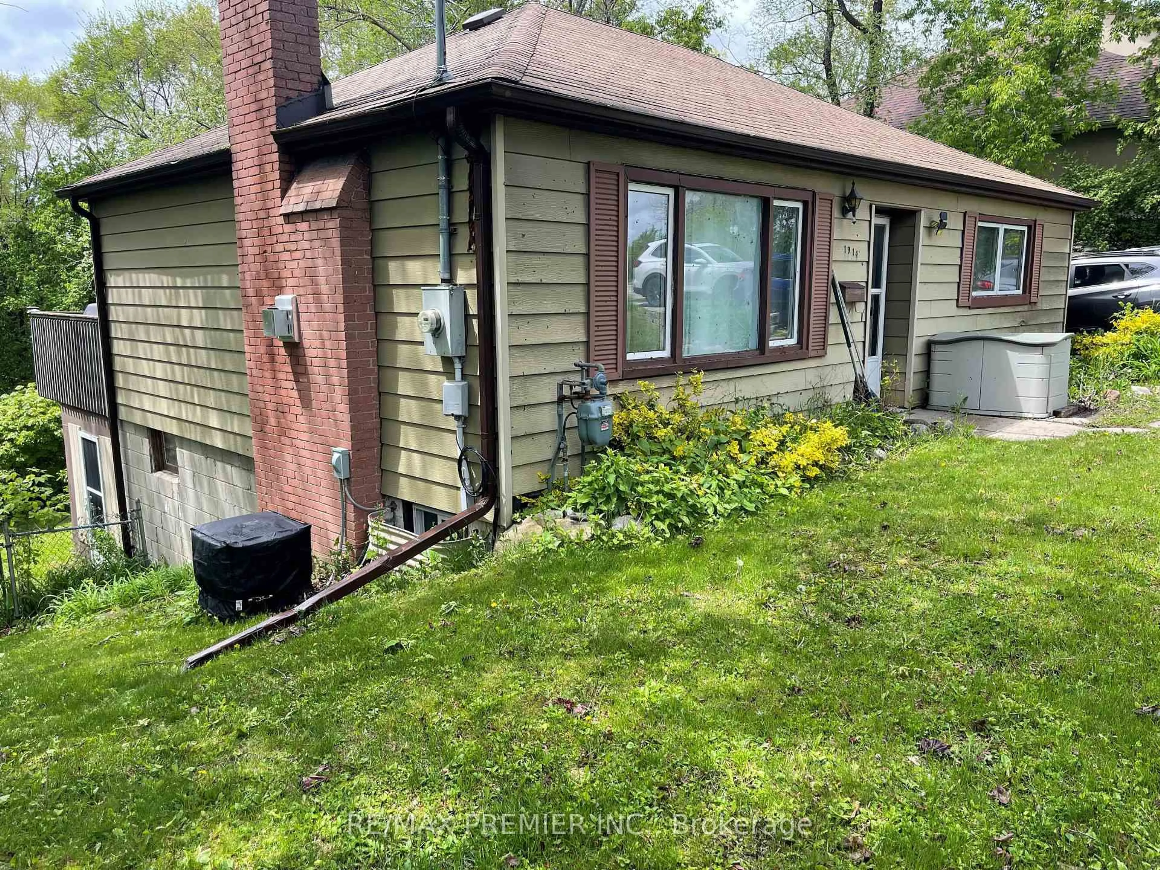 Unknown for 1914 Liverpool Rd, Pickering Ontario L1V 1W5