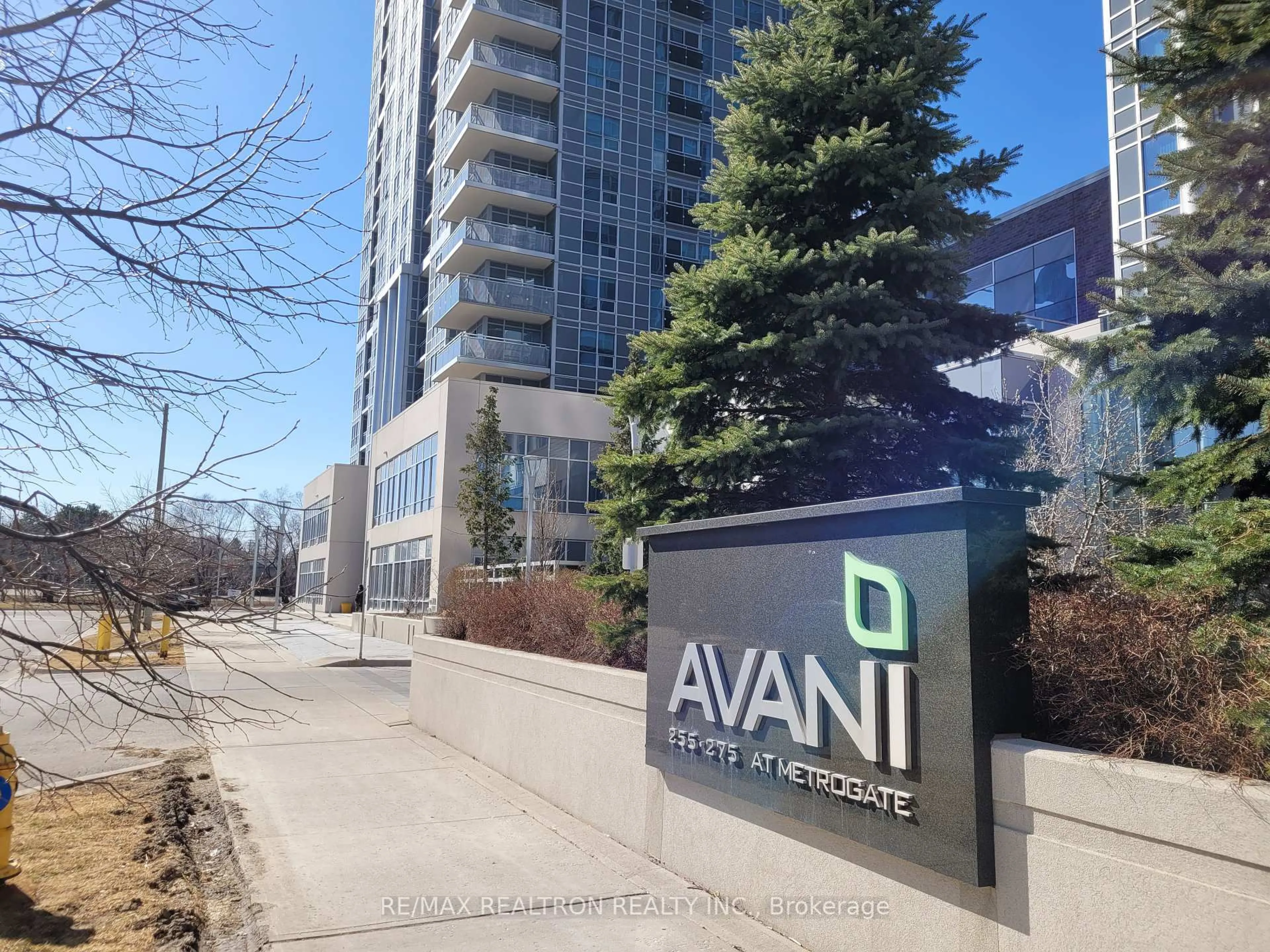 Indoor foyer for 275 Village Green Sq #325, Toronto Ontario M1S 0L8