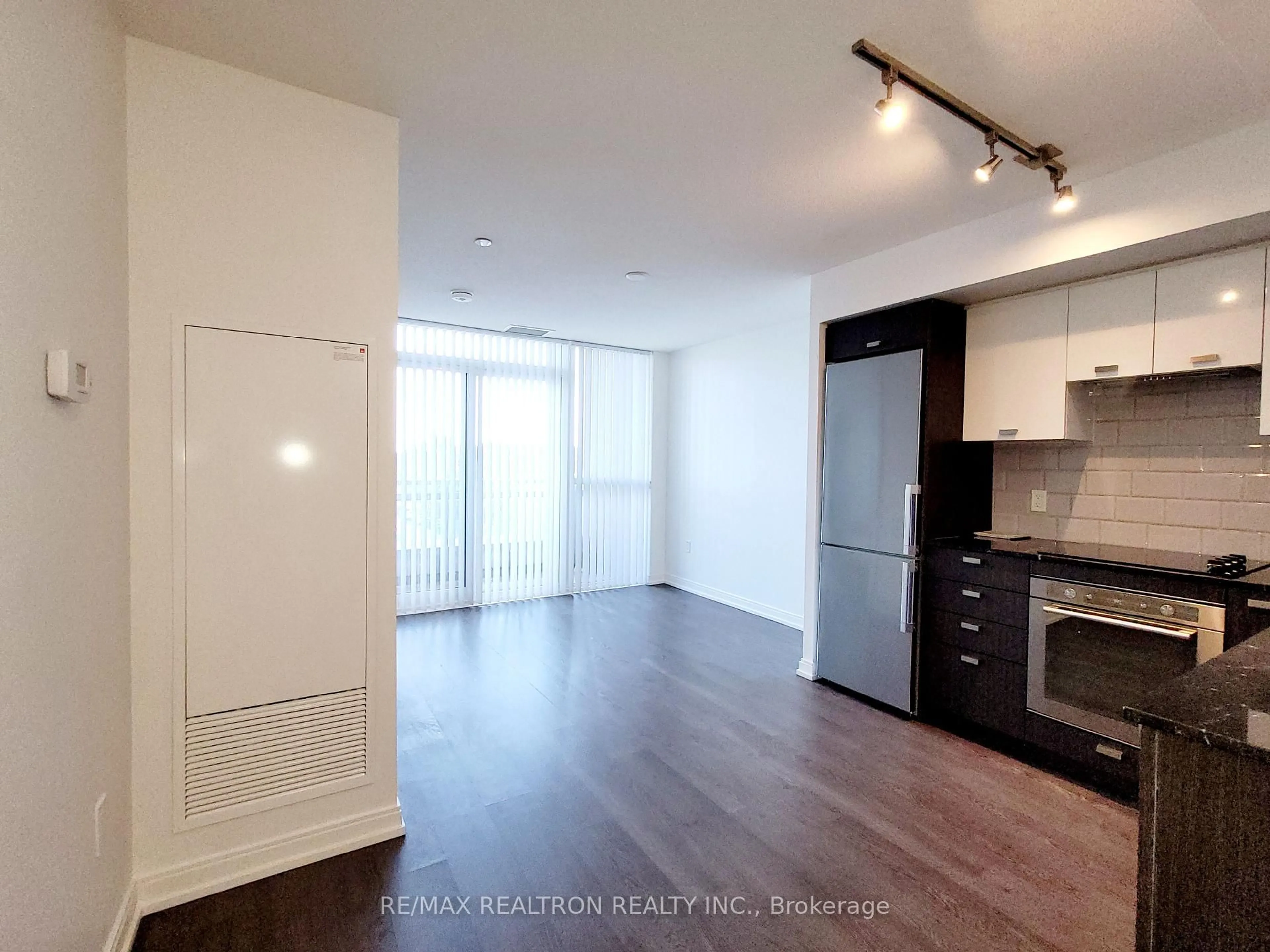 Unknown for 275 Village Green Sq #325, Toronto Ontario M1S 0L8