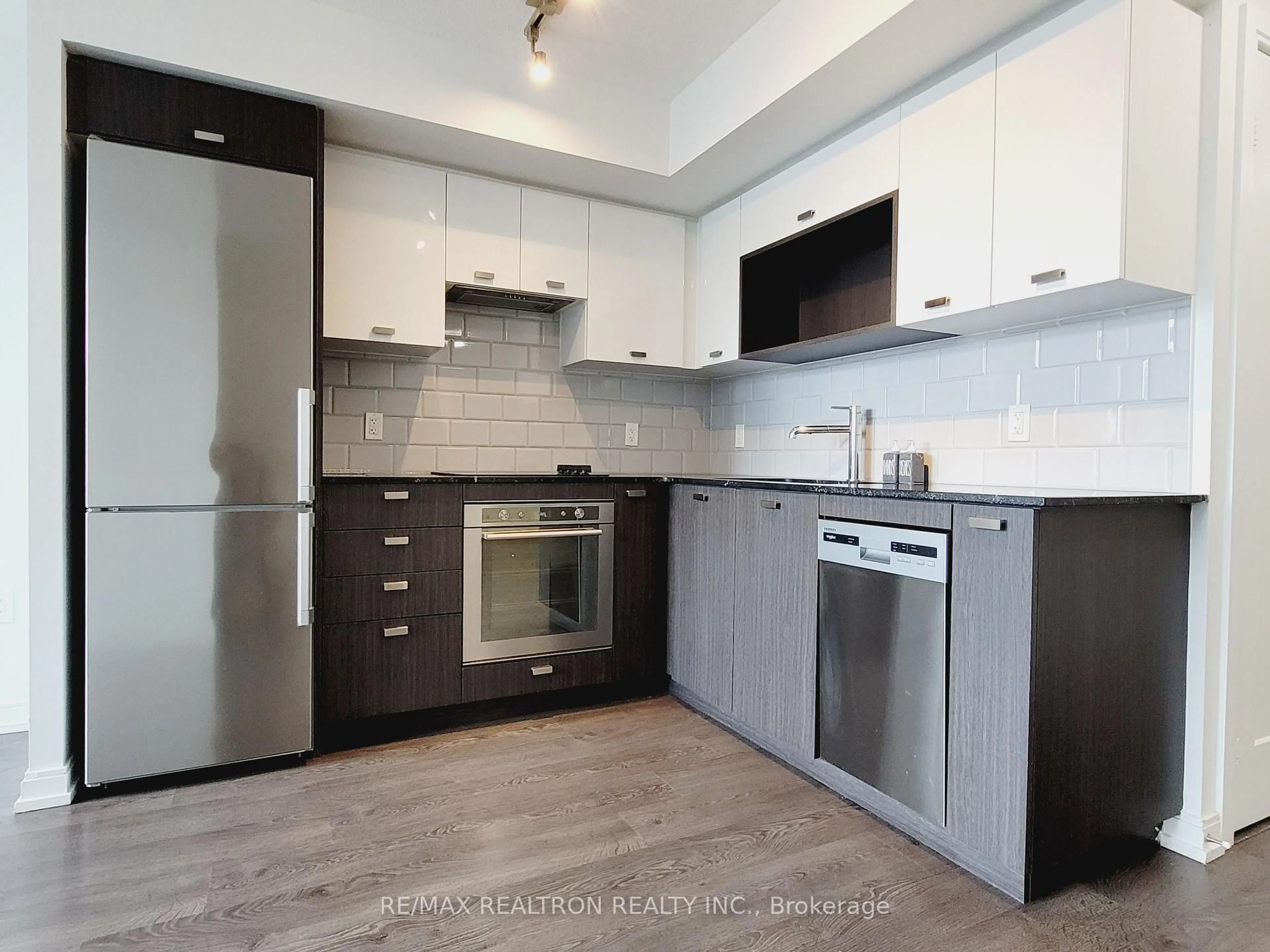 Standard kitchen, unknown for 275 Village Green Sq #325, Toronto Ontario M1S 0L8