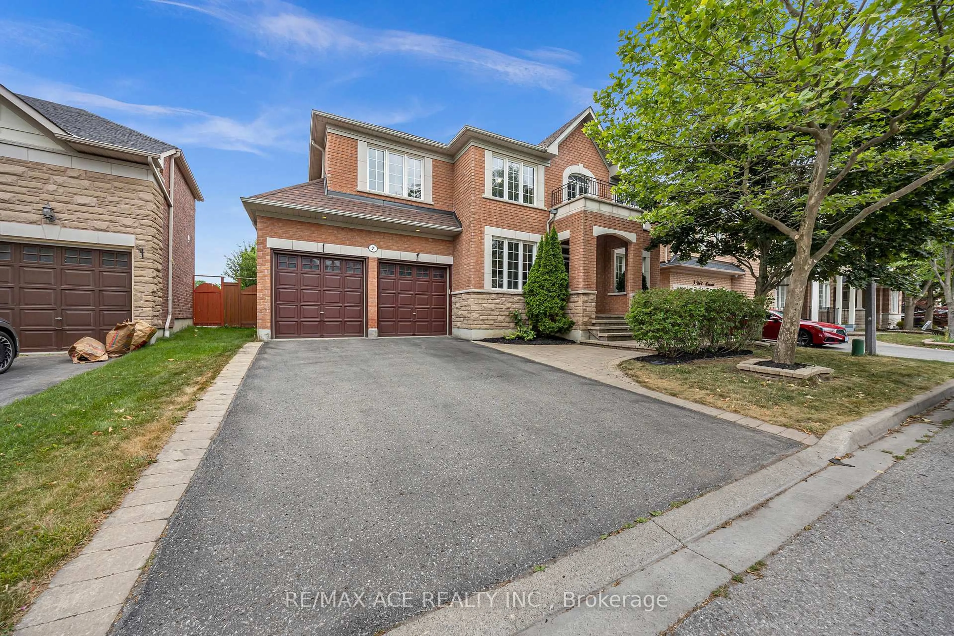 Unknown for 7 Weston Cres, Ajax Ontario L1T 0C7
