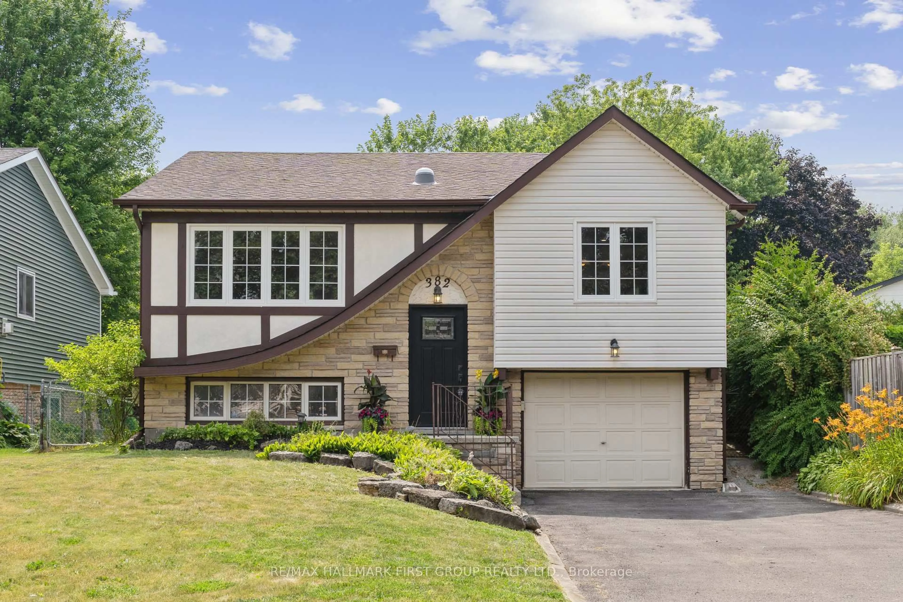 Home with brick exterior material, street for 382 Colonsay Crt, Oshawa Ontario L1J 6H3