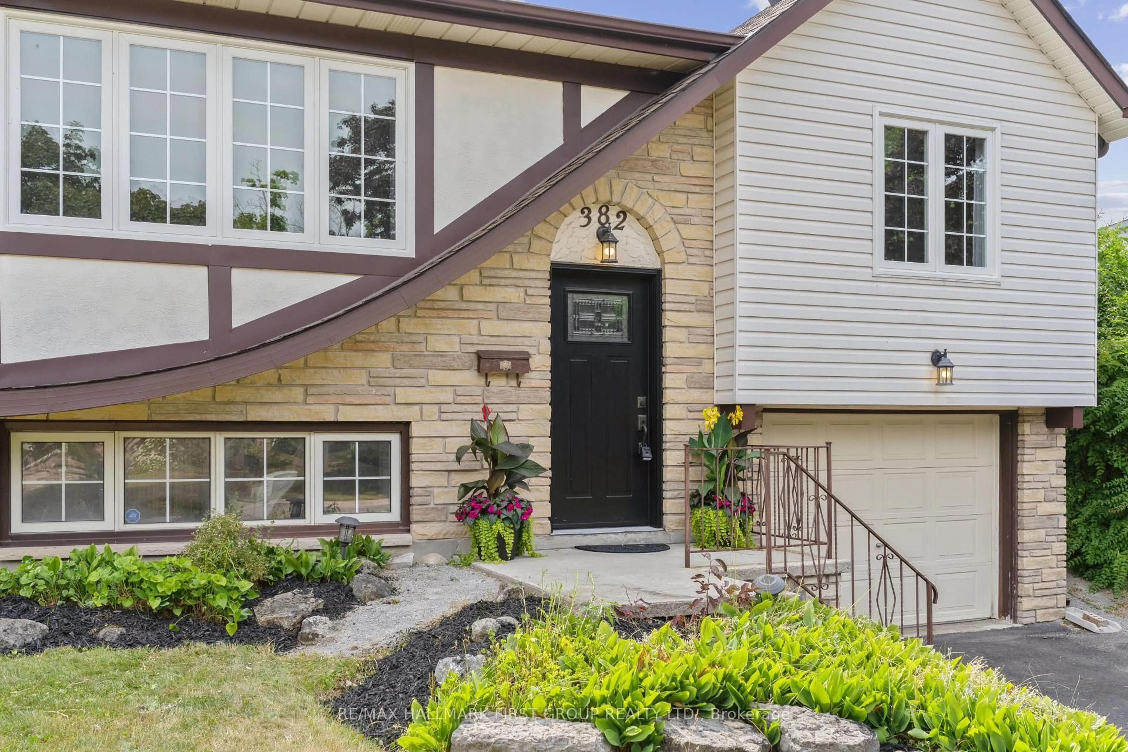 Home with brick exterior material, street for 382 Colonsay Crt, Oshawa Ontario L1J 6H3