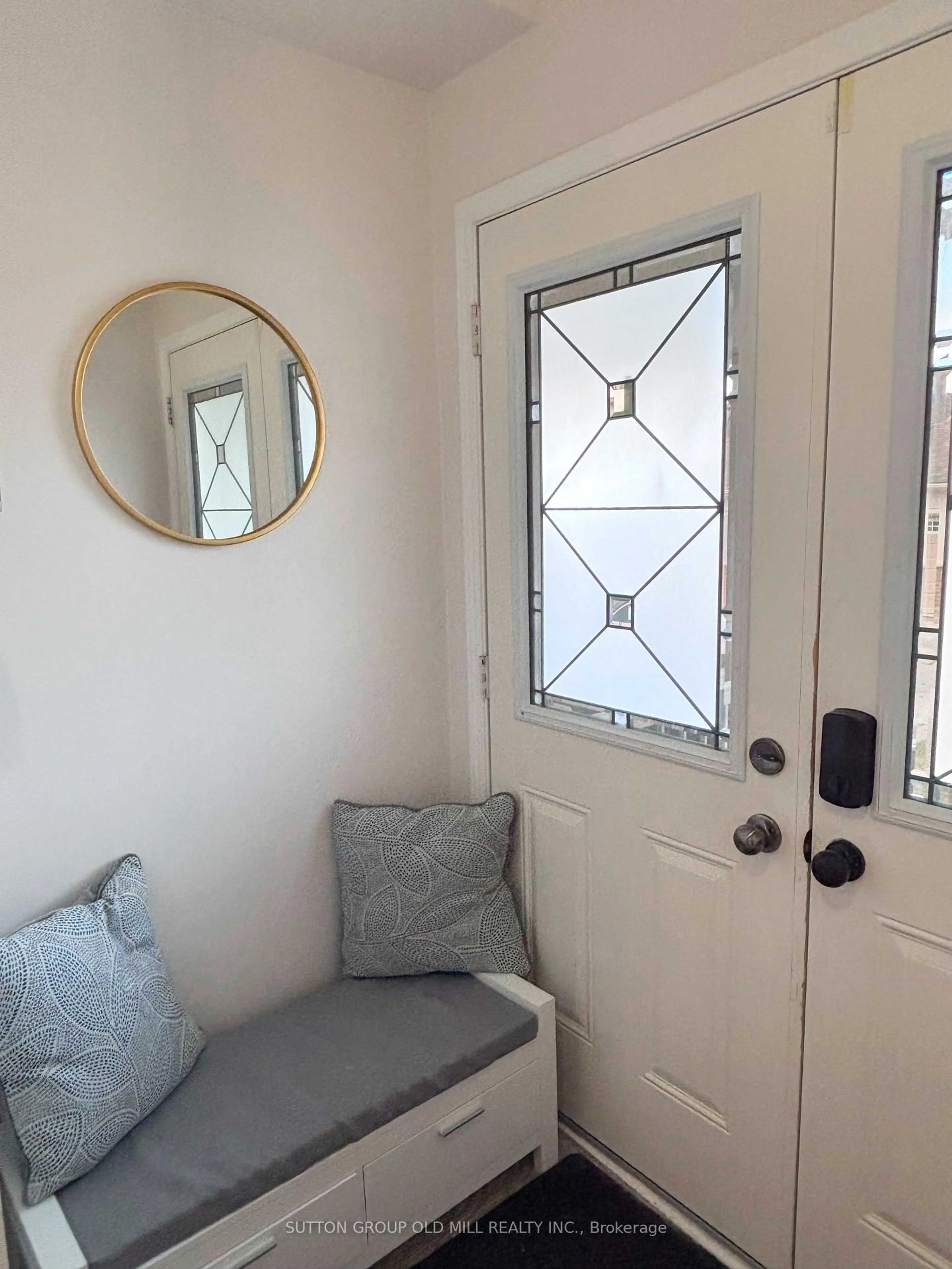 Indoor entryway for 78 Autumn Harvest Rd, Clarington Ontario L1C 0K7