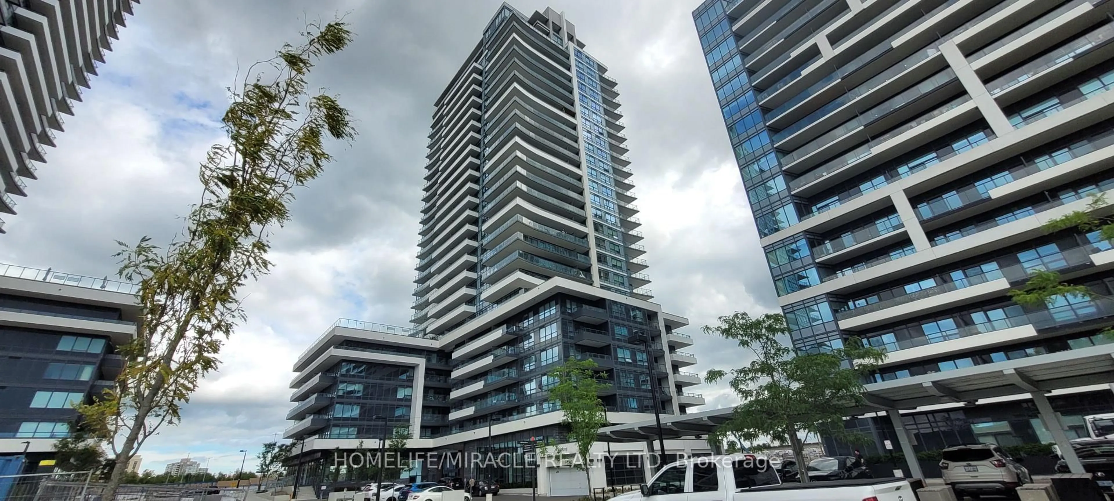 Blurry image for 1455 Celebration Dr #302, Pickering Ontario L1W 1L8