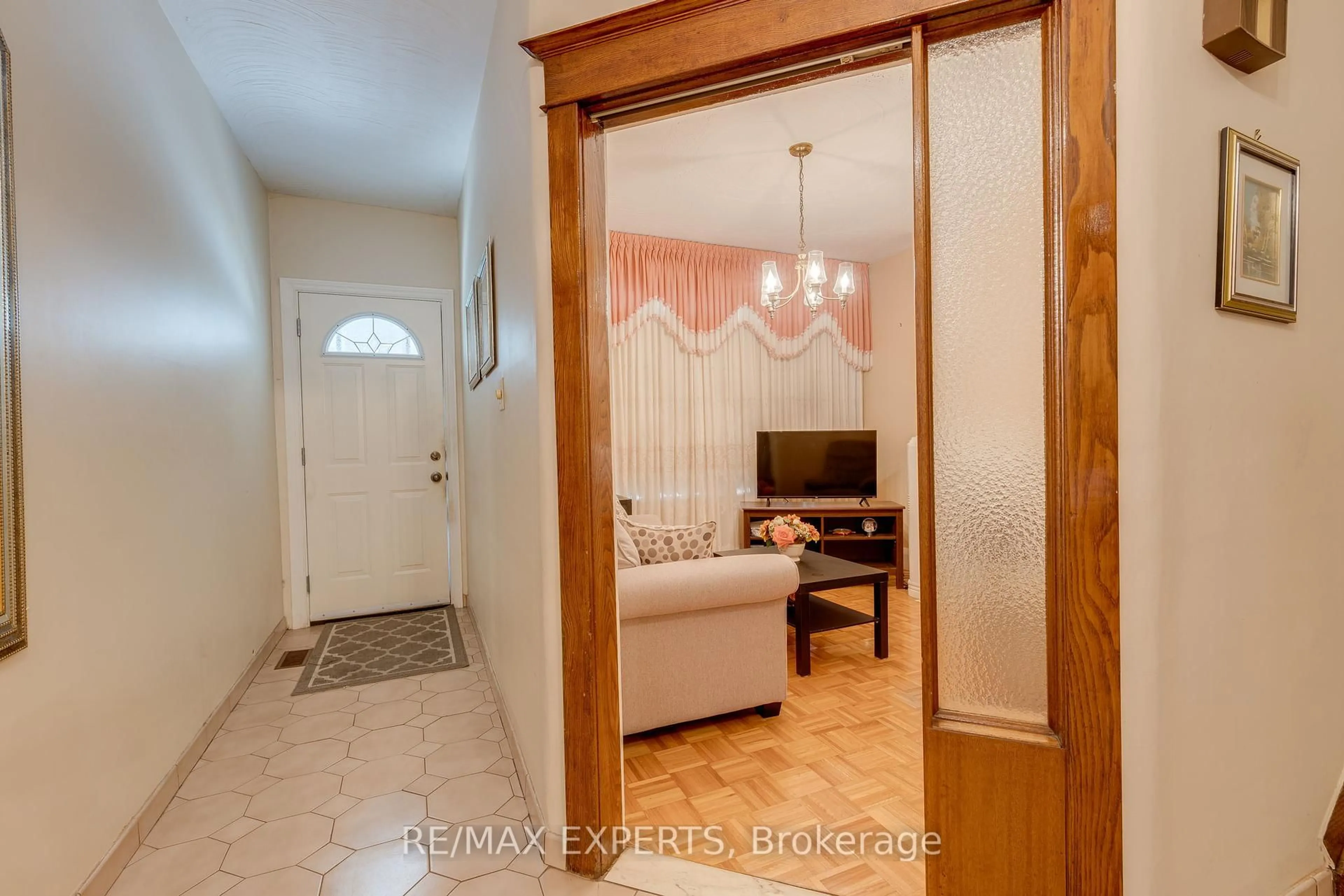Indoor entryway for 180 Monarch Park Ave, Toronto Ontario M4J 4R8
