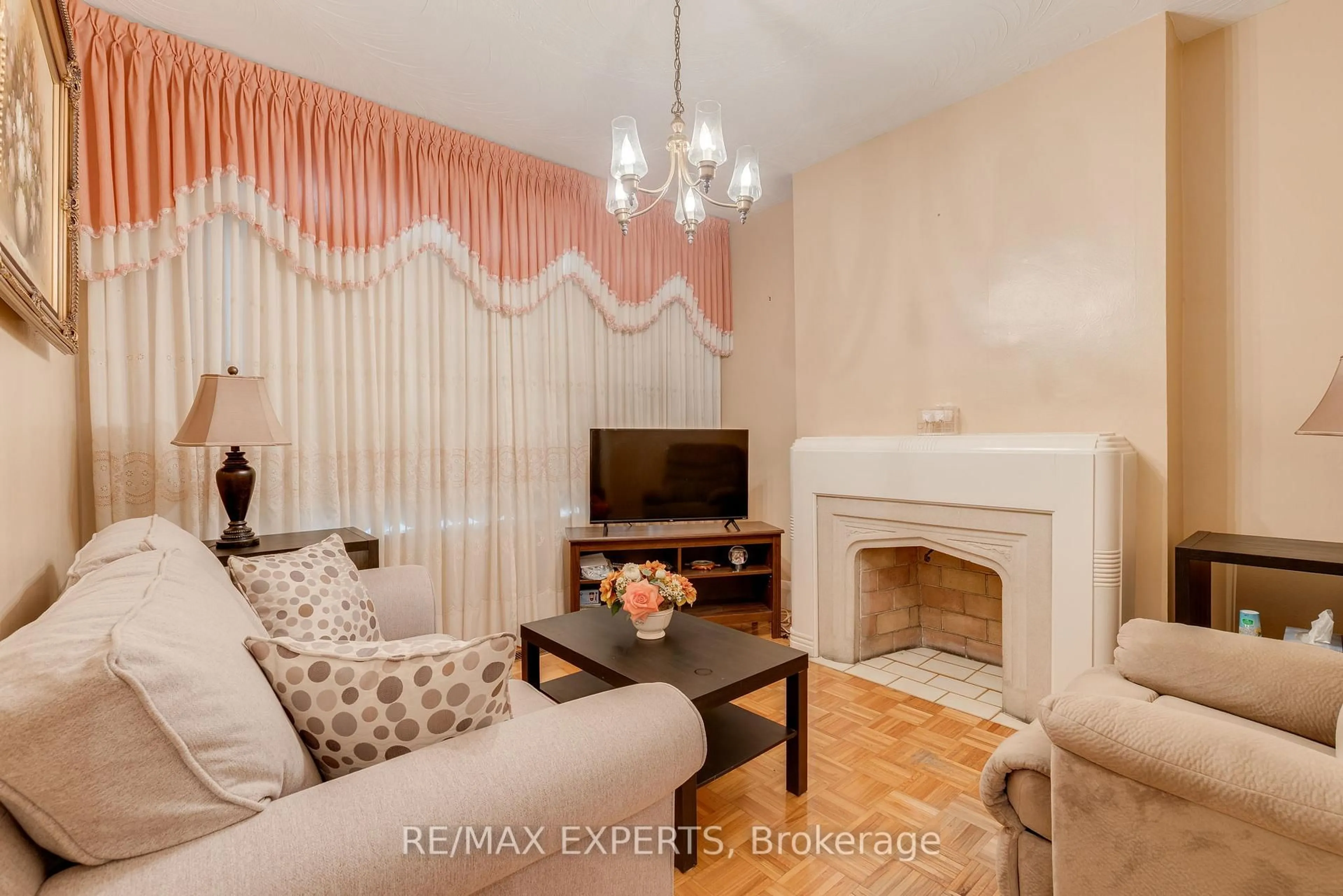 Living room with furniture, unknown for 180 Monarch Park Ave, Toronto Ontario M4J 4R8