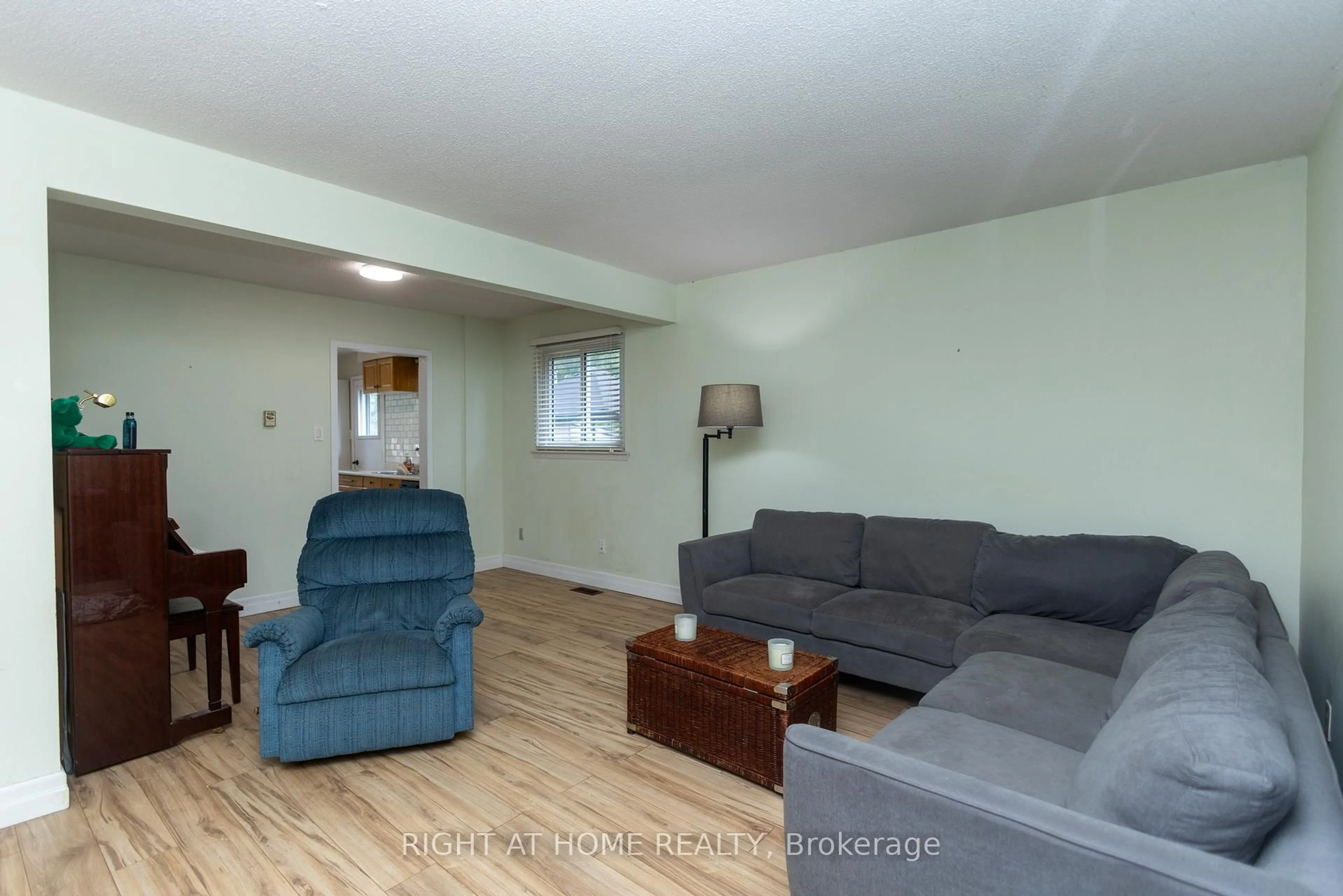 Living room with furniture, wood/laminate floor for 110 Blossom Crt, Scugog Ontario L9L 1G5