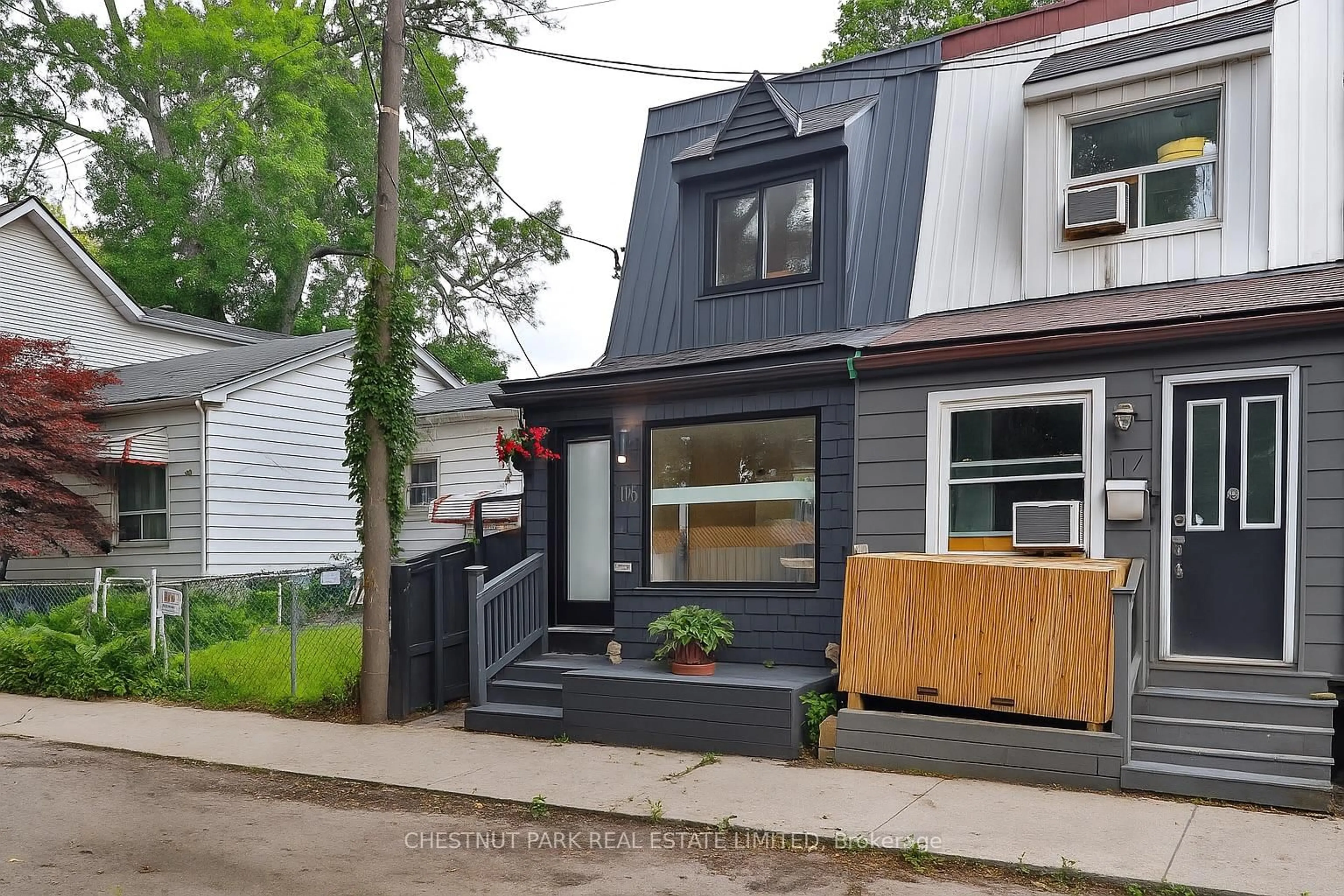 Home with vinyl exterior material, street for 119 Craven Rd, Toronto Ontario M4L 2Z4