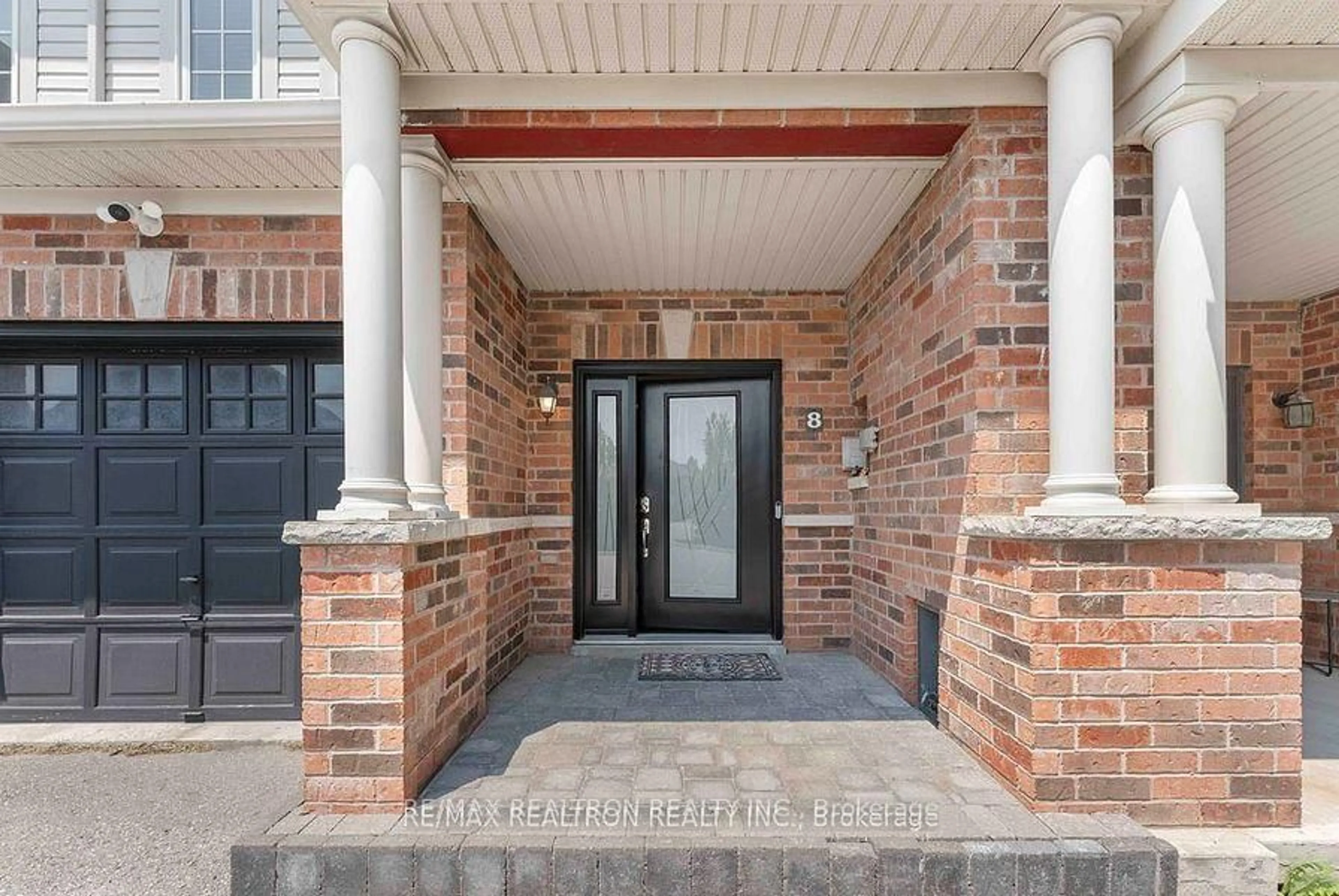 Indoor entryway for 8 Ramona Way, Whitby Ontario L1M 0E9