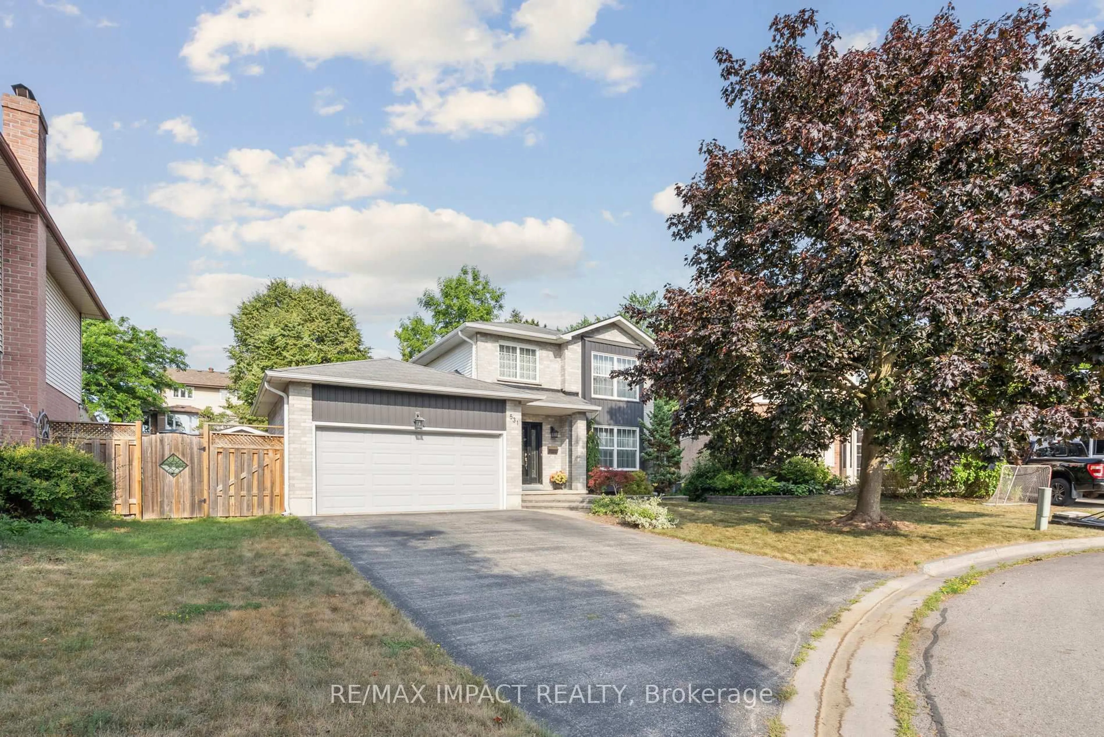 A pic from outside/outdoor area/front of a property/back of a property/a pic from drone, street for 531 CRIMSON Crt, Oshawa Ontario L1J 8E2