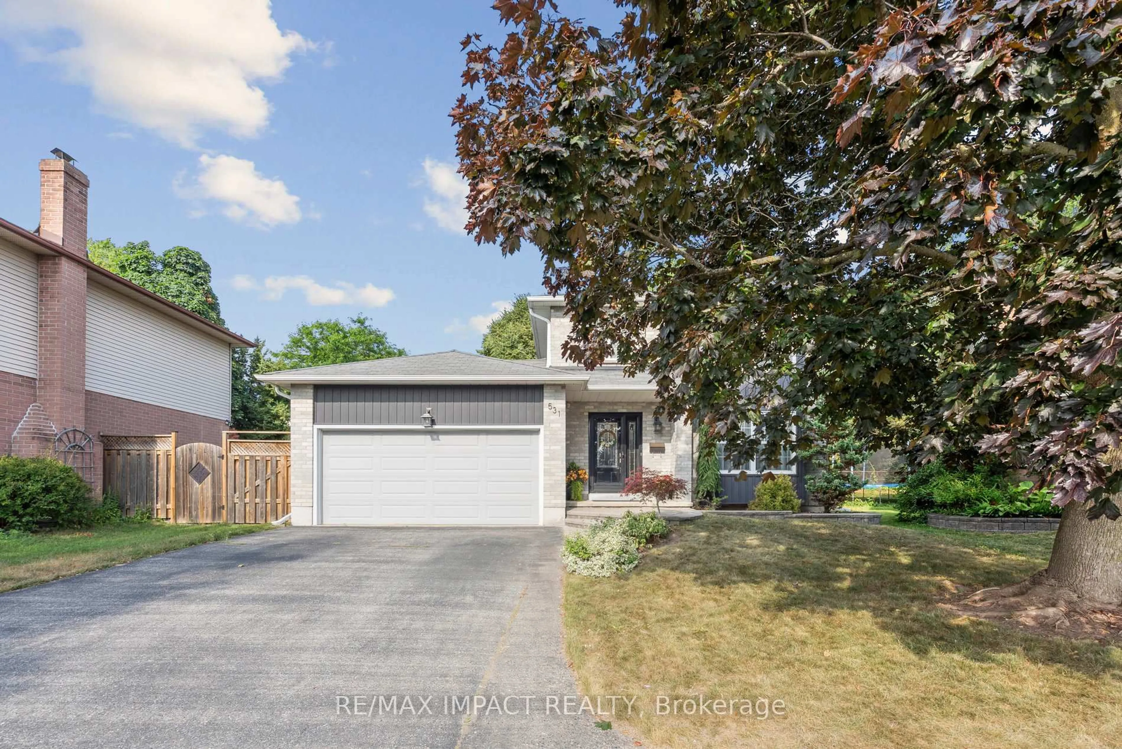 A pic from outside/outdoor area/front of a property/back of a property/a pic from drone, street for 531 CRIMSON Crt, Oshawa Ontario L1J 8E2