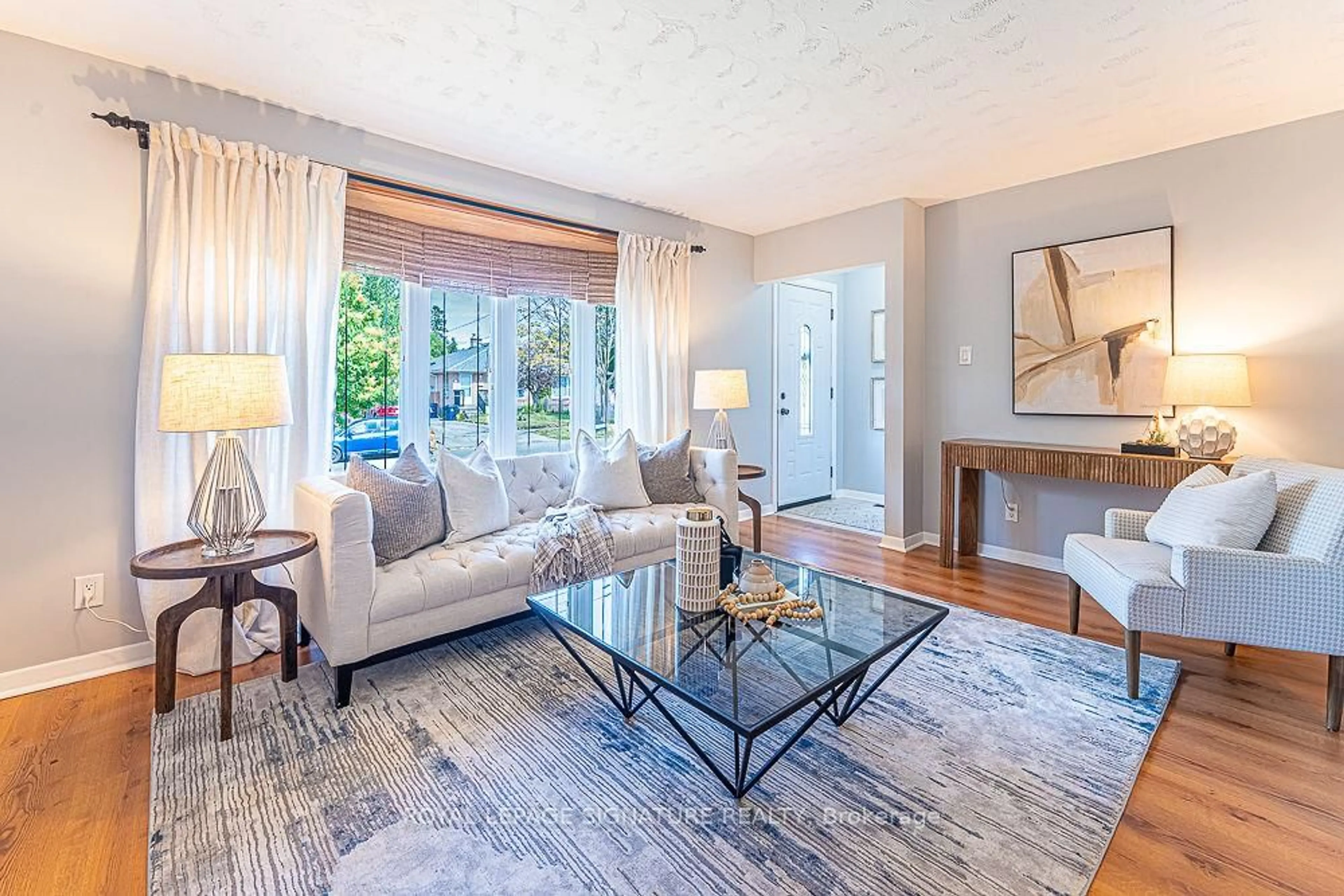 Living room with furniture, unknown for 118 Birkdale Rd, Toronto Ontario M1P 3R5