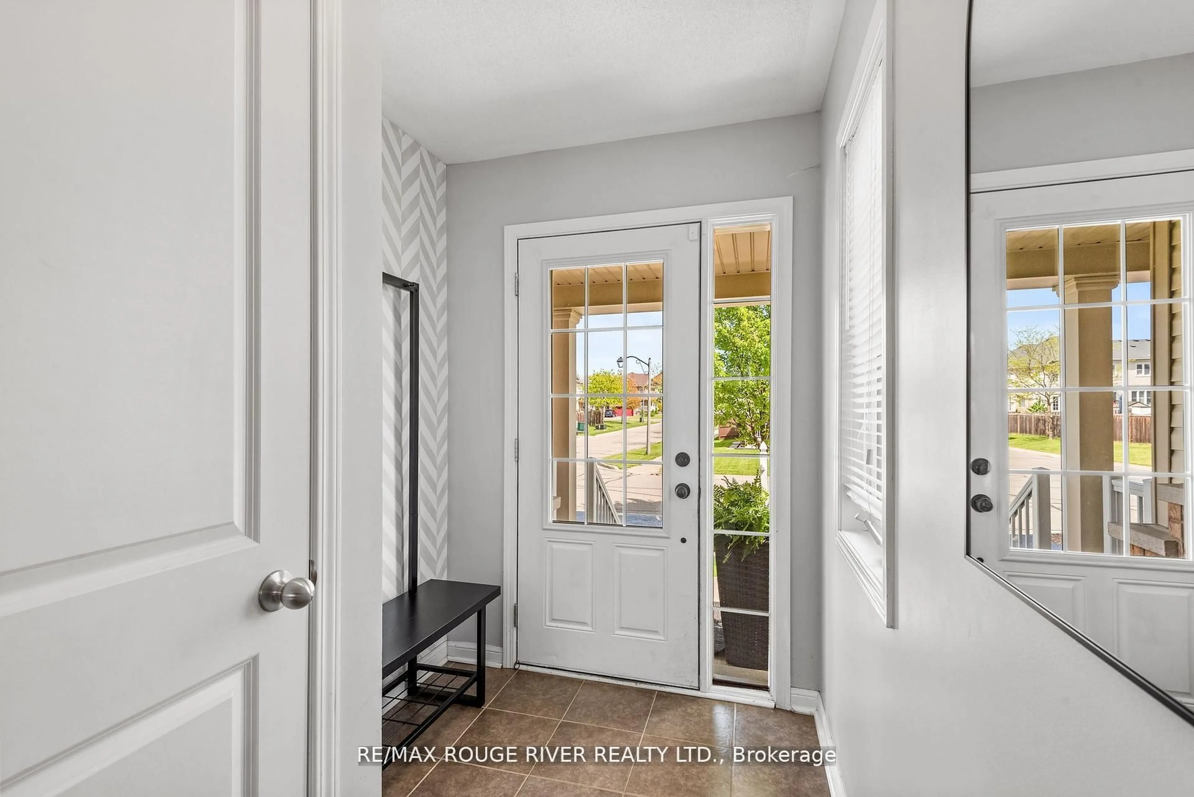 Indoor entryway for 20 Gallimere Crt, Whitby Ontario L1N 0J5