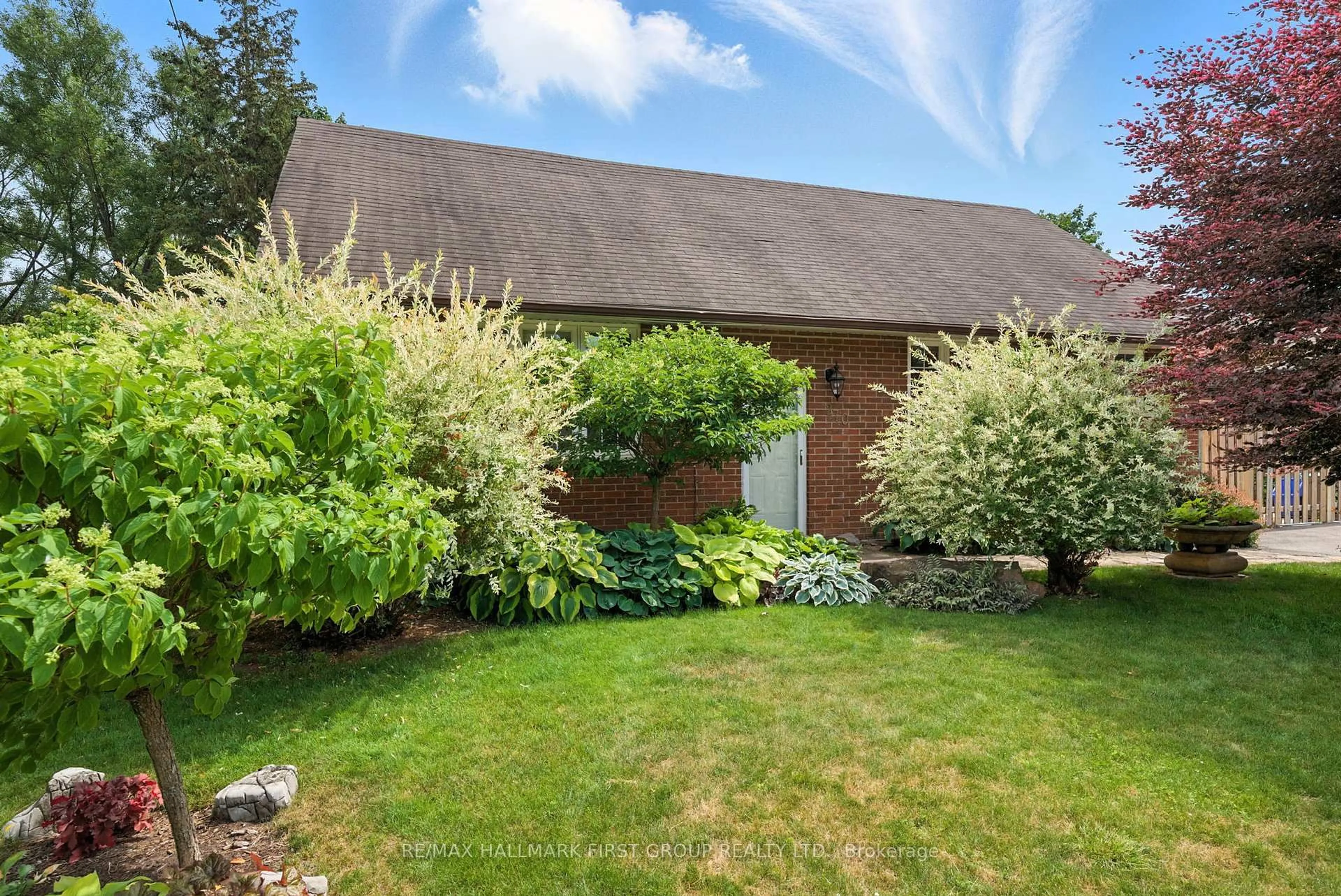 A pic from outside/outdoor area/front of a property/back of a property/a pic from drone, street for 270 Beech St, Scugog Ontario L9L 1N5