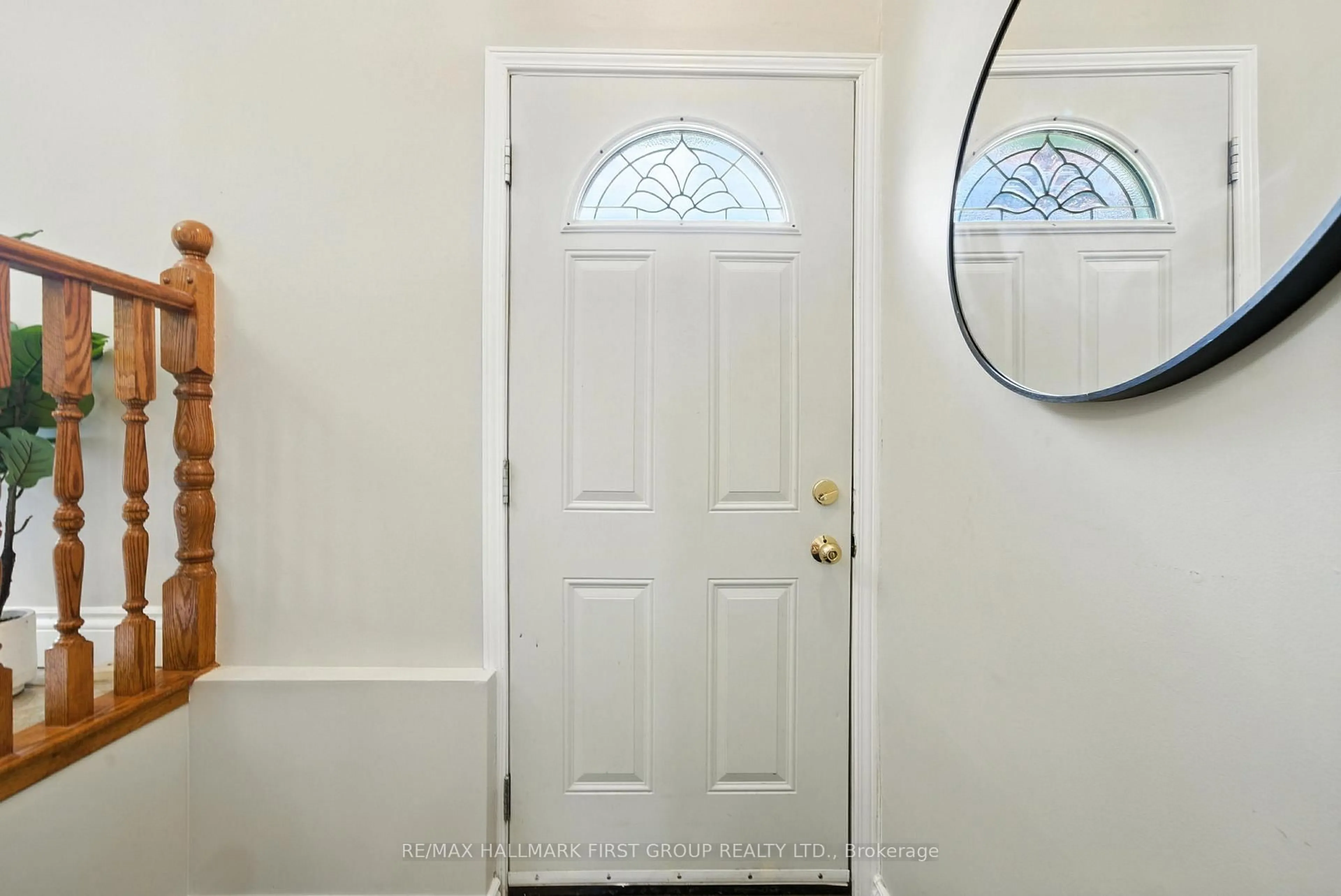 Indoor entryway for 270 Beech St, Scugog Ontario L9L 1N5