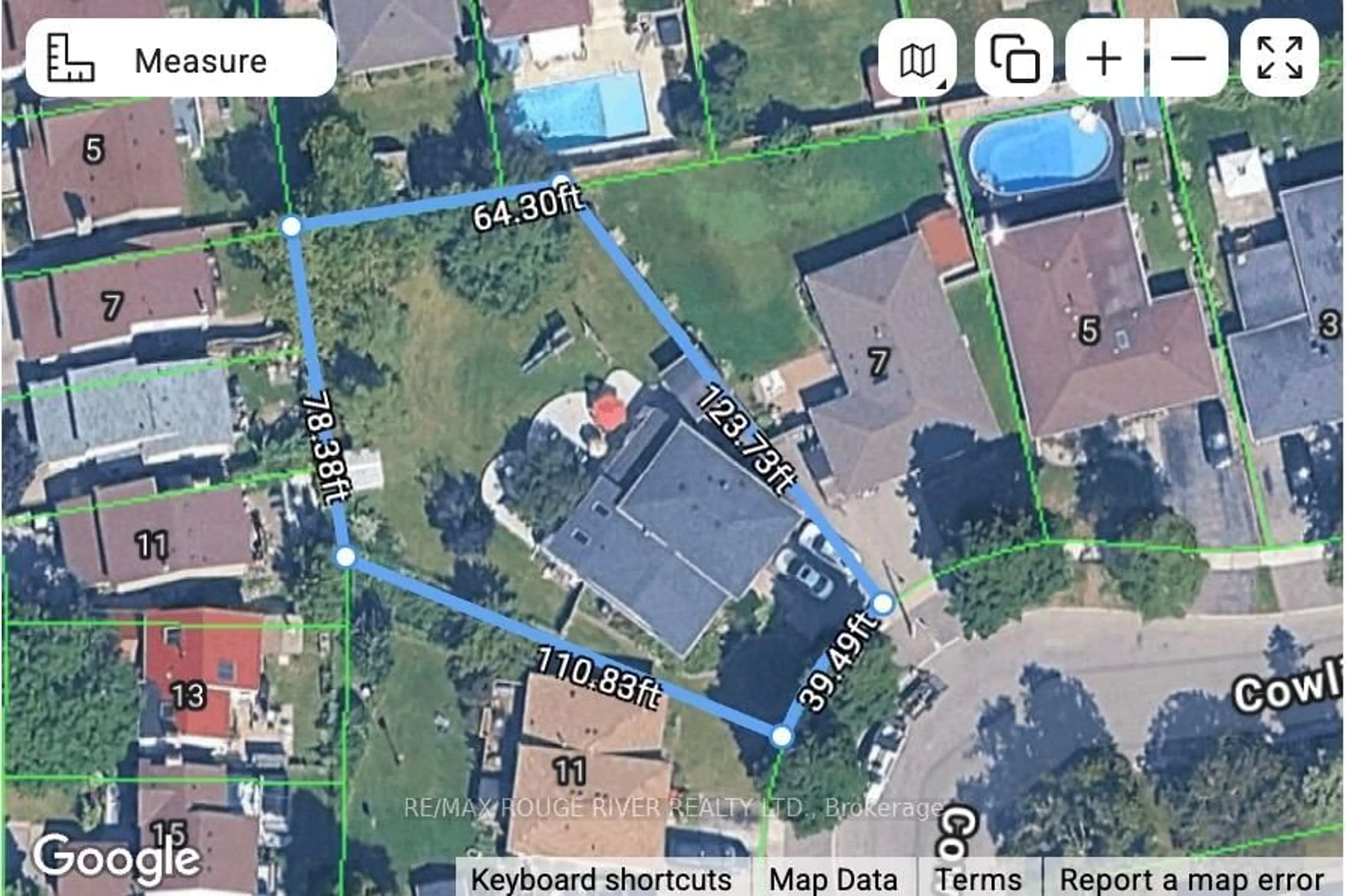 A pic from outside/outdoor area/front of a property/back of a property/a pic from drone, street for 9 Cowling Cres, Ajax Ontario L1S 2Z6