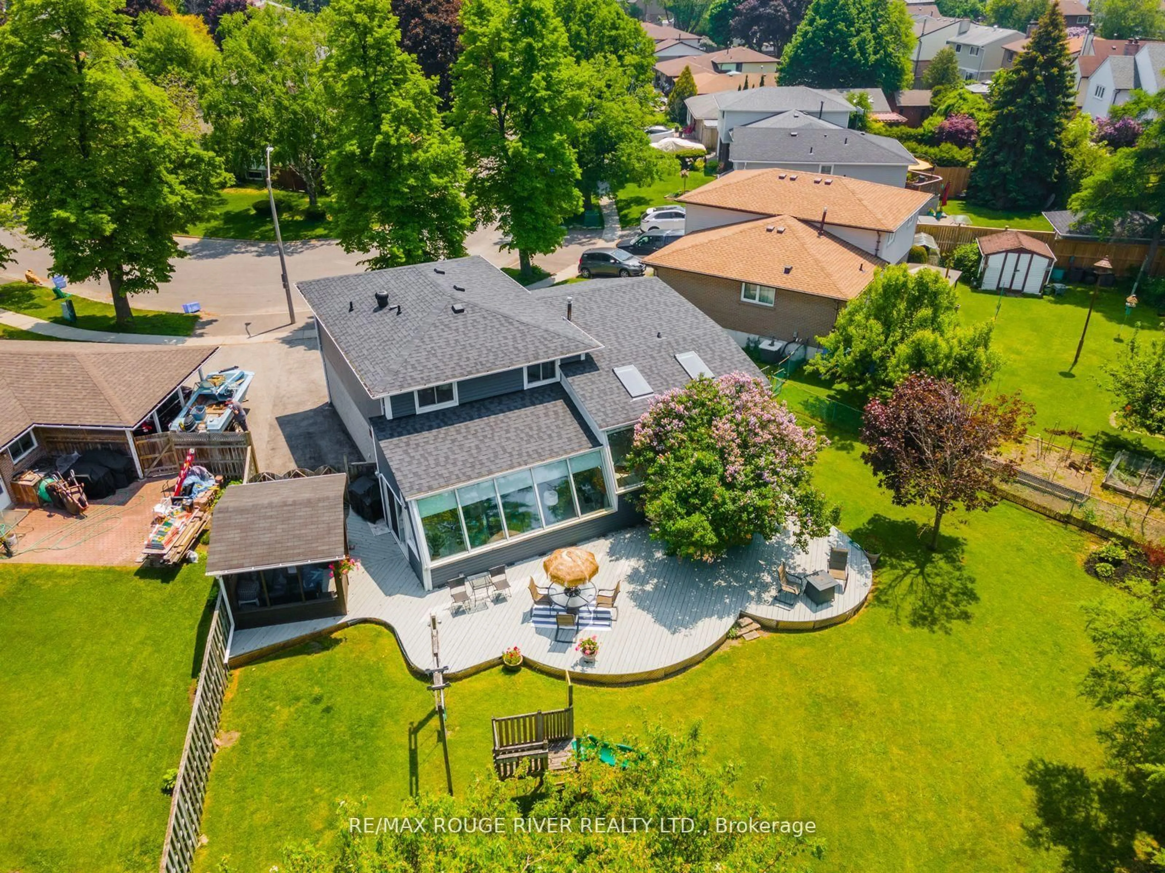 A pic from outside/outdoor area/front of a property/back of a property/a pic from drone, water/lake/river/ocean view for 9 Cowling Cres, Ajax Ontario L1S 2Z6