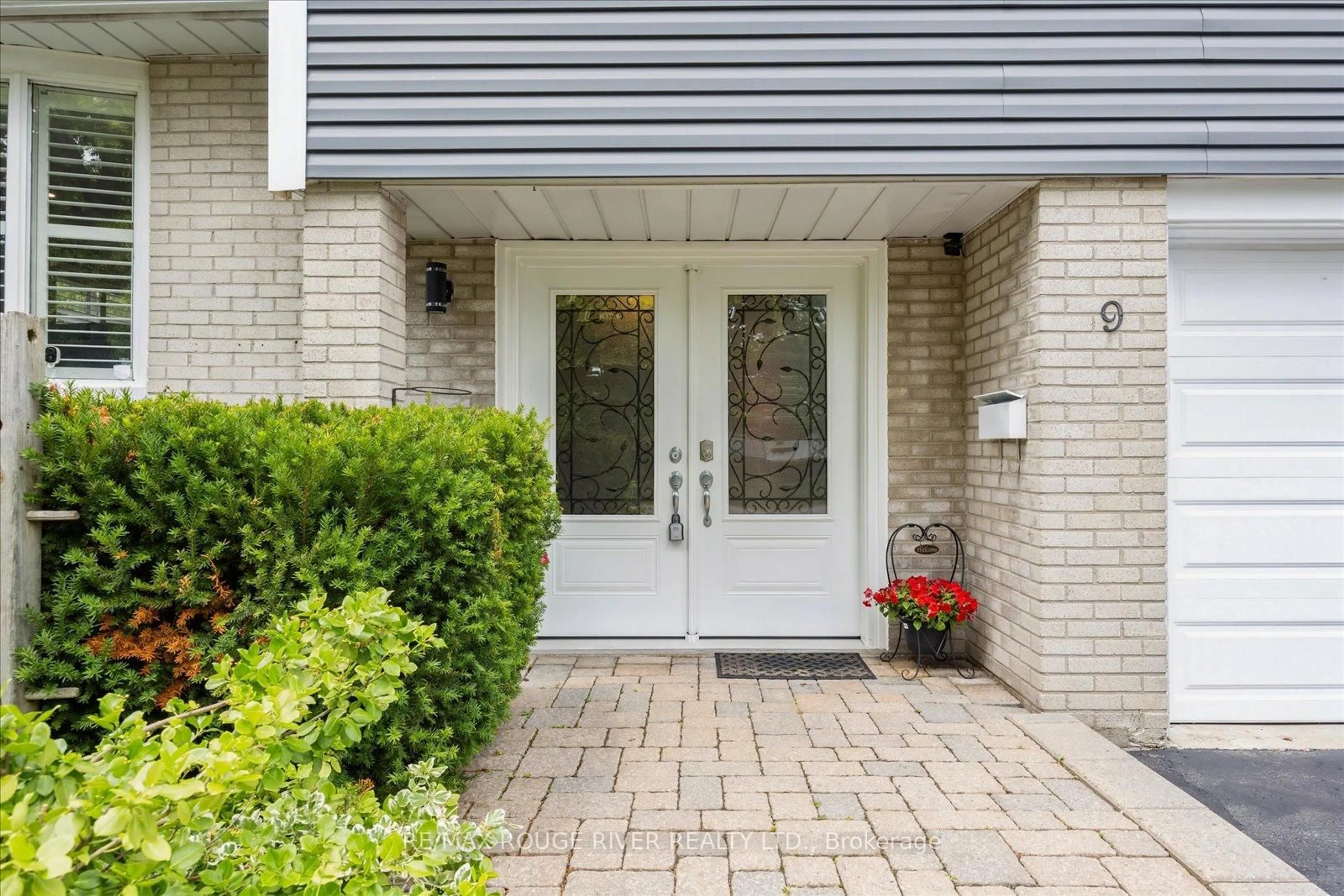 Indoor entryway for 9 Cowling Cres, Ajax Ontario L1S 2Z6