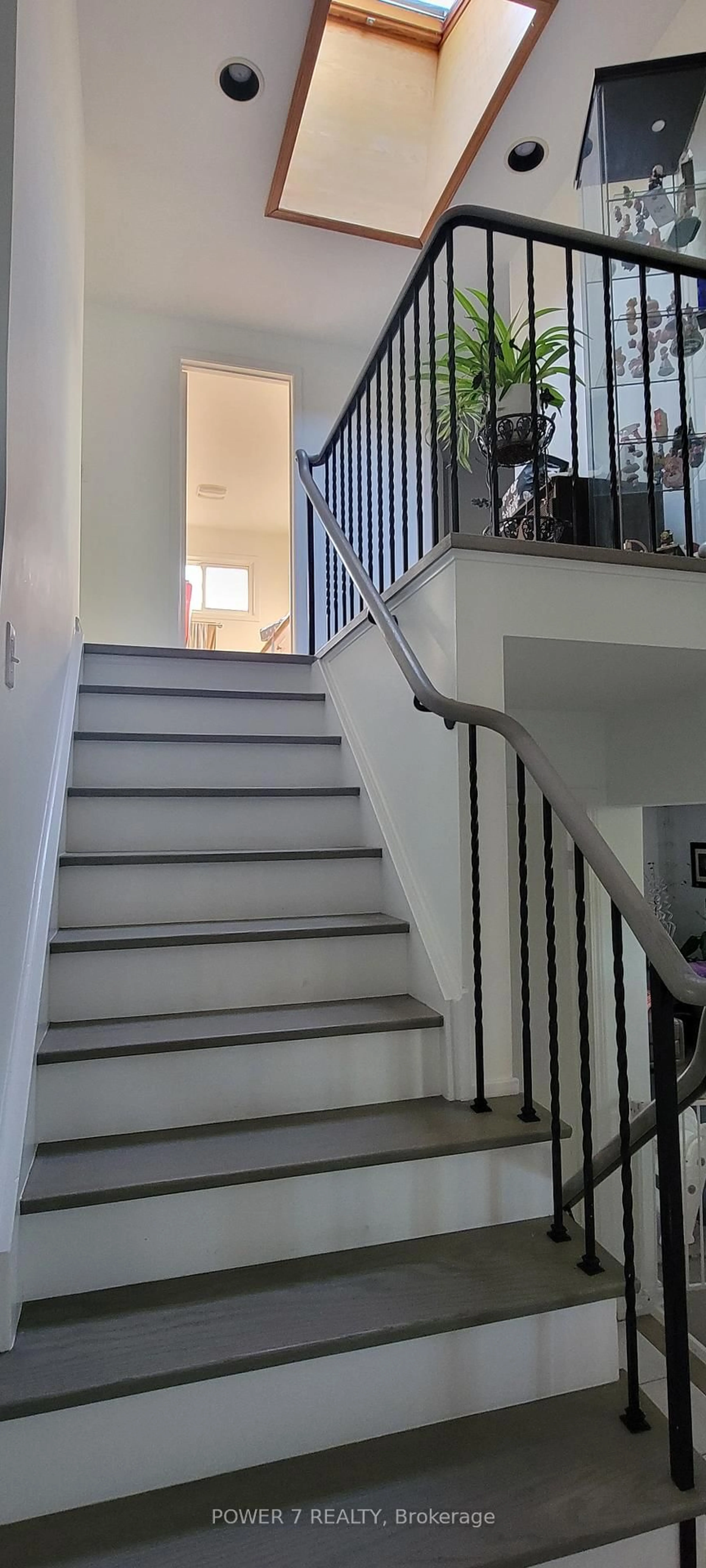 Stairs for 219 Timberbank Blvd, Toronto Ontario M1W 2A7