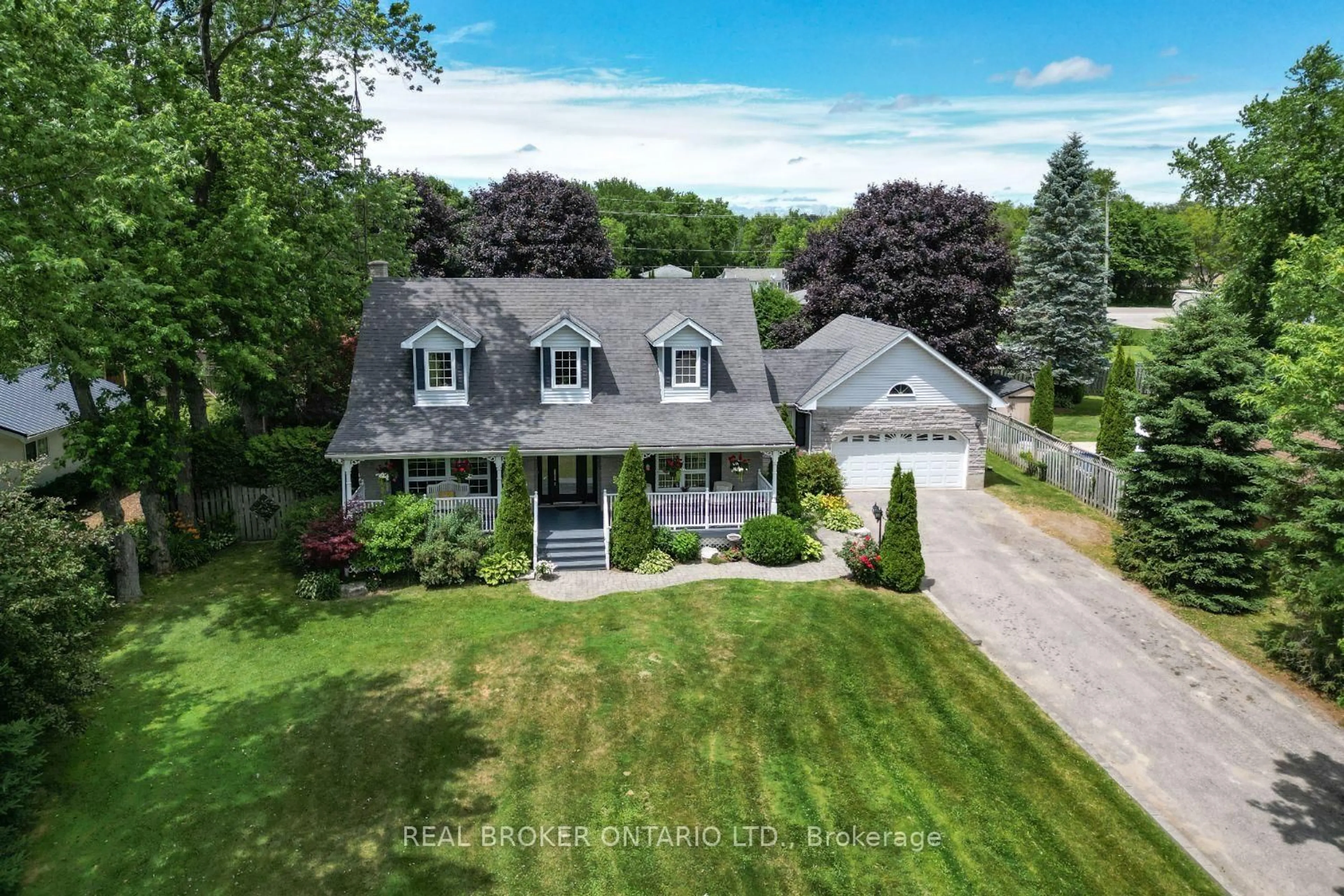 A pic from outside/outdoor area/front of a property/back of a property/a pic from drone, street for 10 Brownsville Crt, Clarington Ontario L1B 0L6