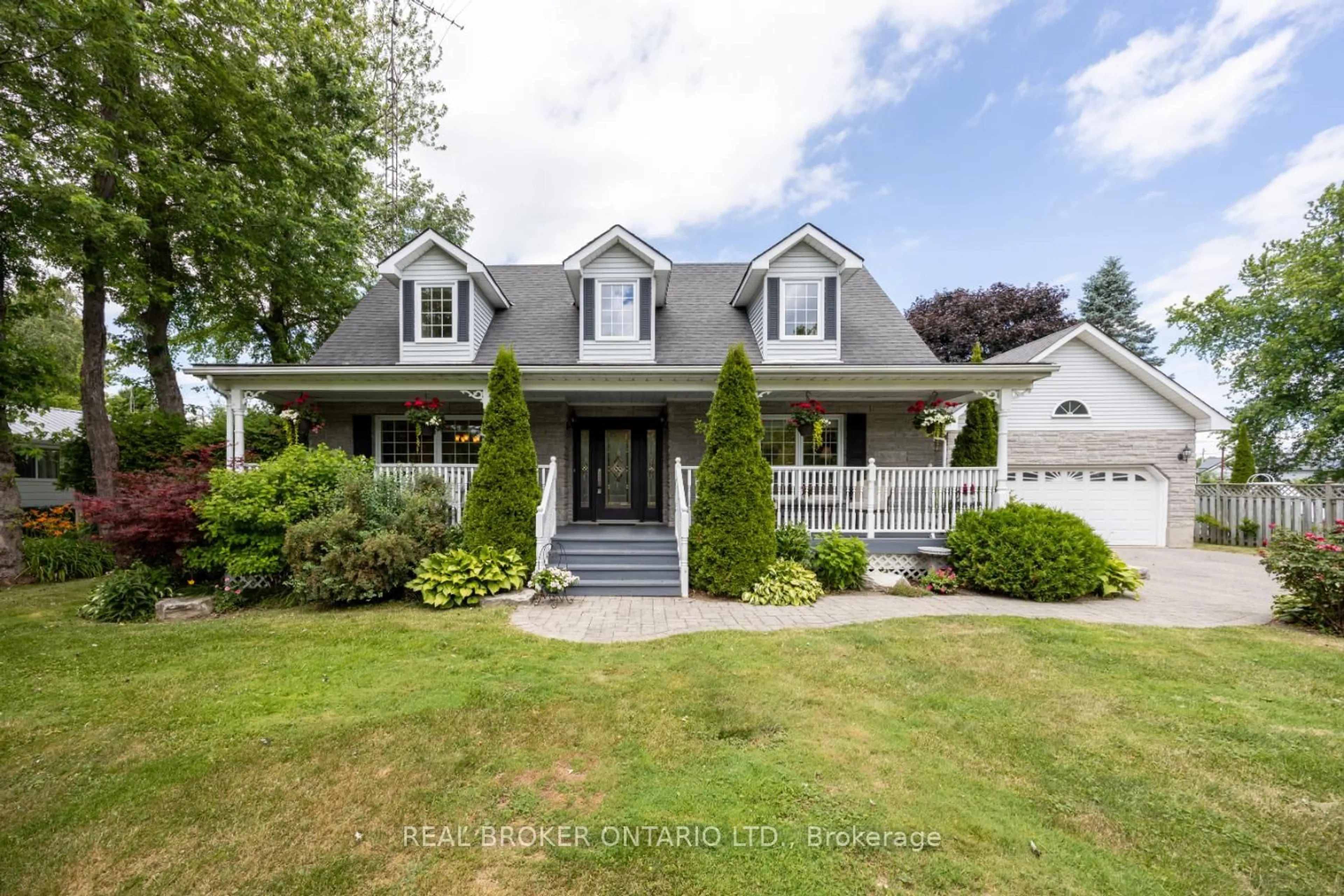 Home with vinyl exterior material, street for 10 Brownsville Crt, Clarington Ontario L1B 0L6