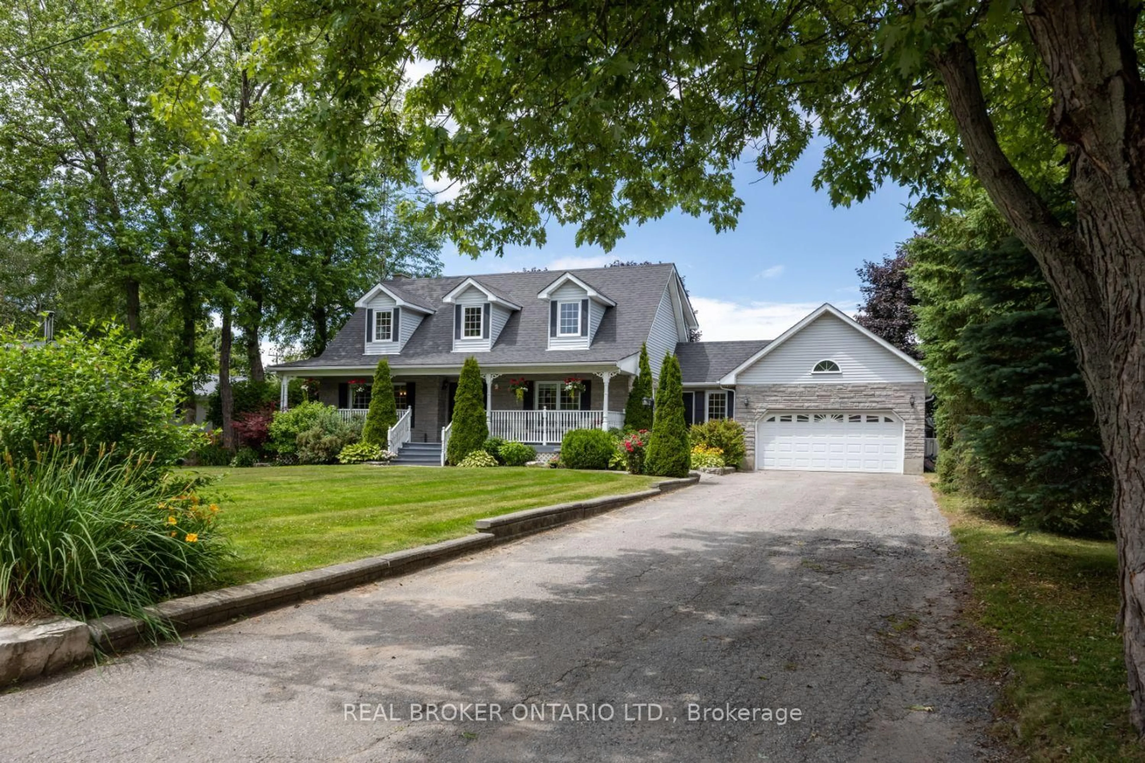 Home with vinyl exterior material, street for 10 Brownsville Crt, Clarington Ontario L1B 0L6