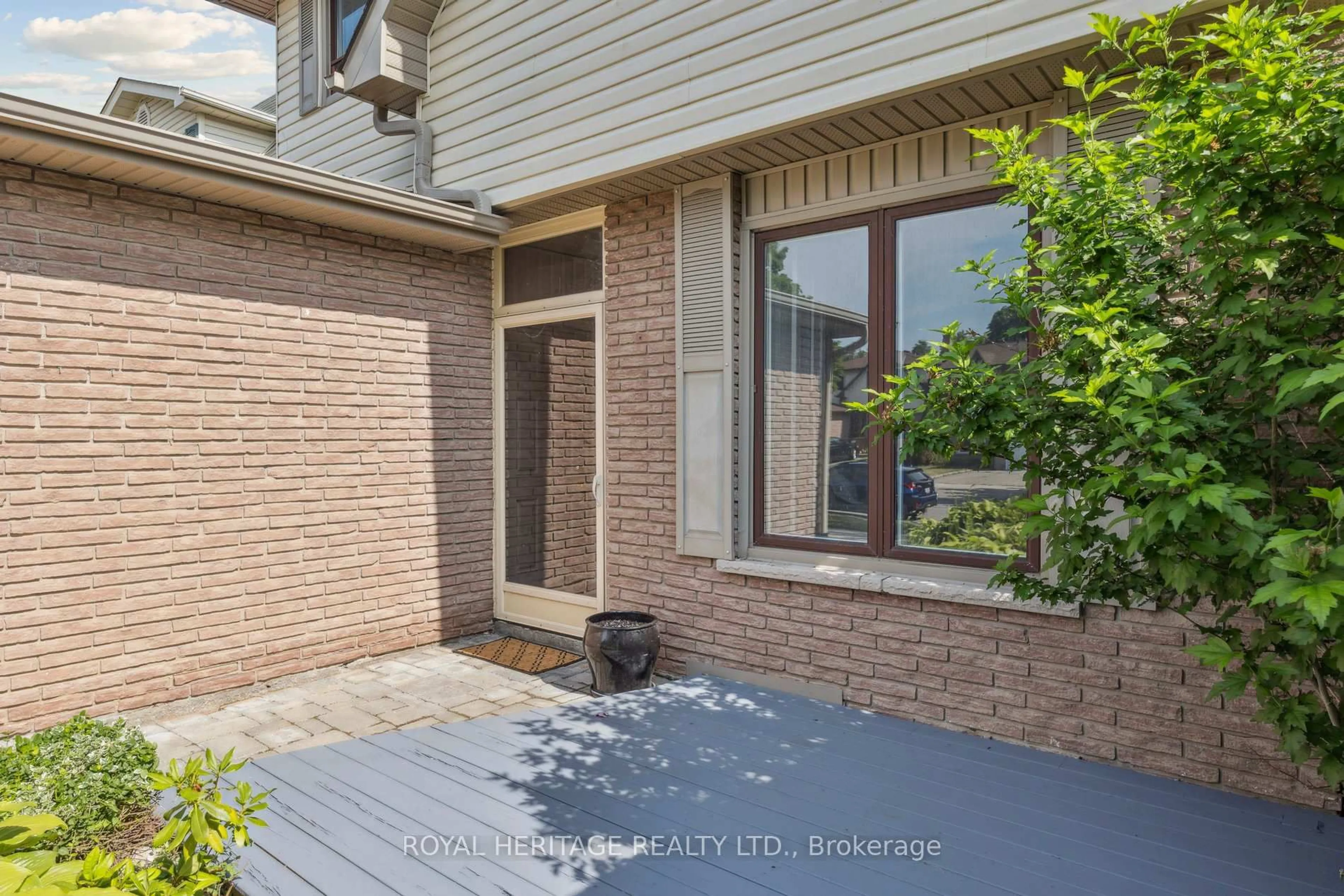 Home with brick exterior material, street for 606 Stonebridge Lane, Pickering Ontario L1W 3B3