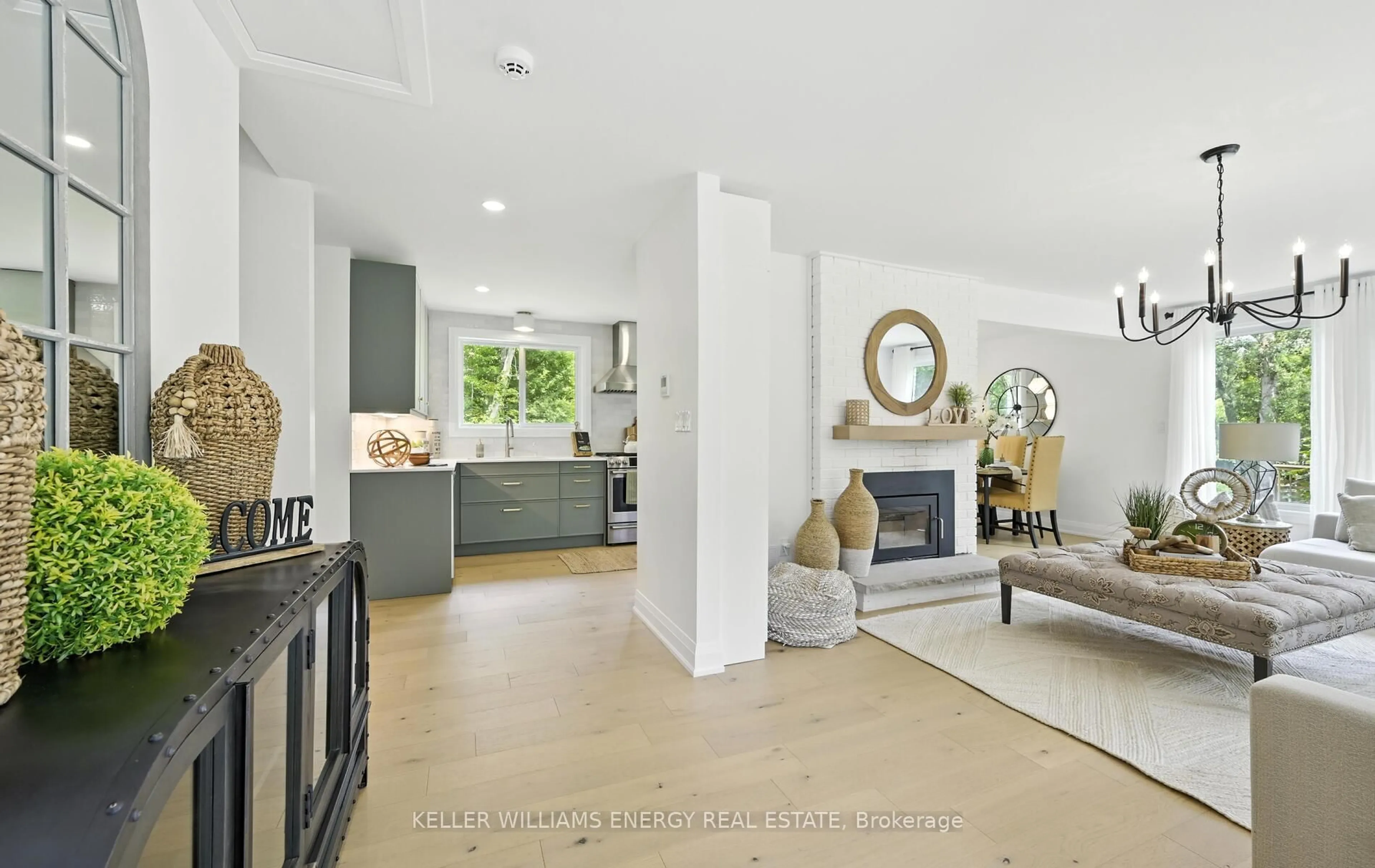 Open concept kitchen, ceramic/tile floor for 19375 Mississaugas Tr, Scugog Ontario L9L 1B6