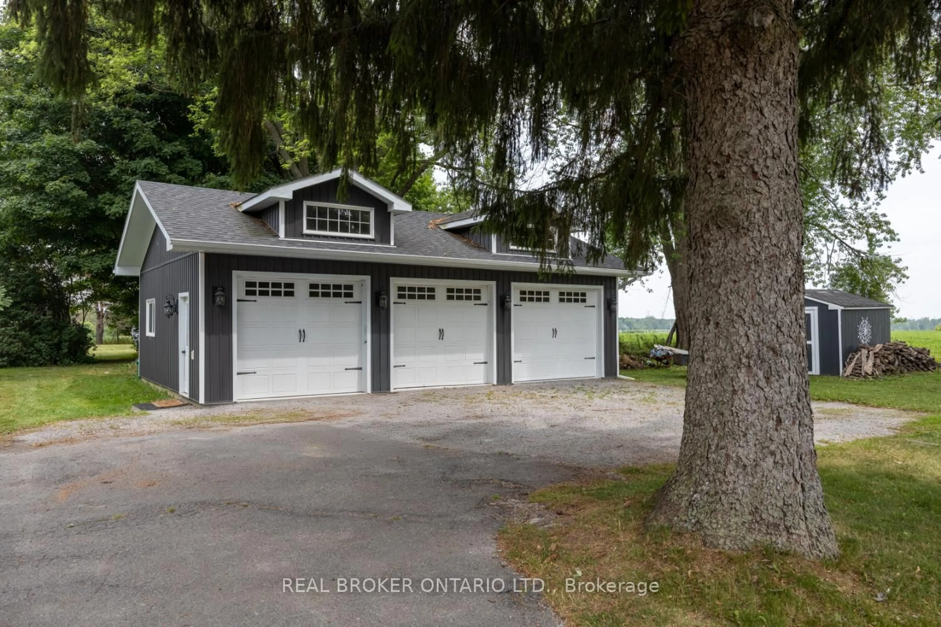 Indoor garage for 4553 Solina Rd, Clarington Ontario L0B 1J0