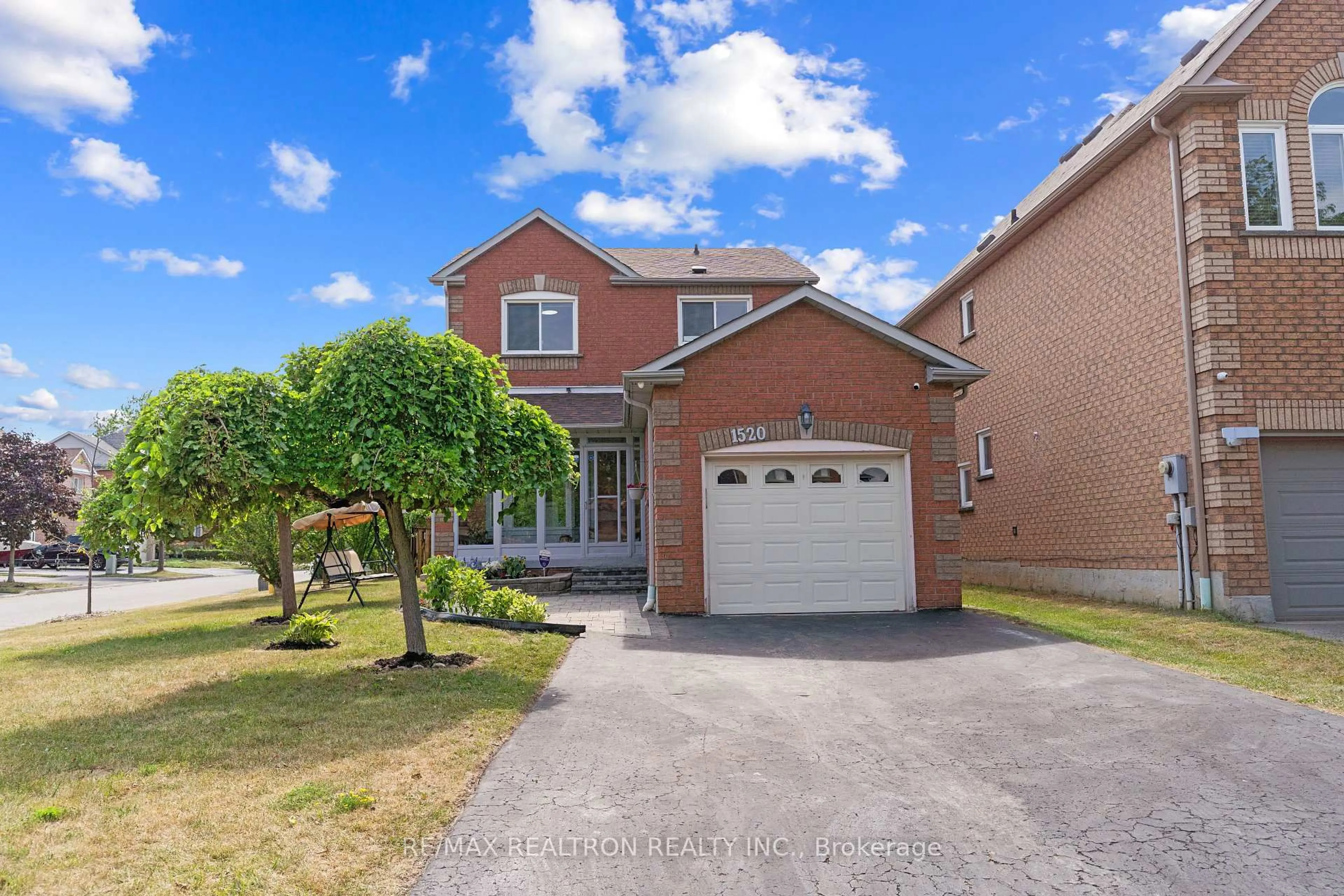 Home with brick exterior material, street for 1520 Sandhurst Cres, Pickering Ontario L1V 6Y6