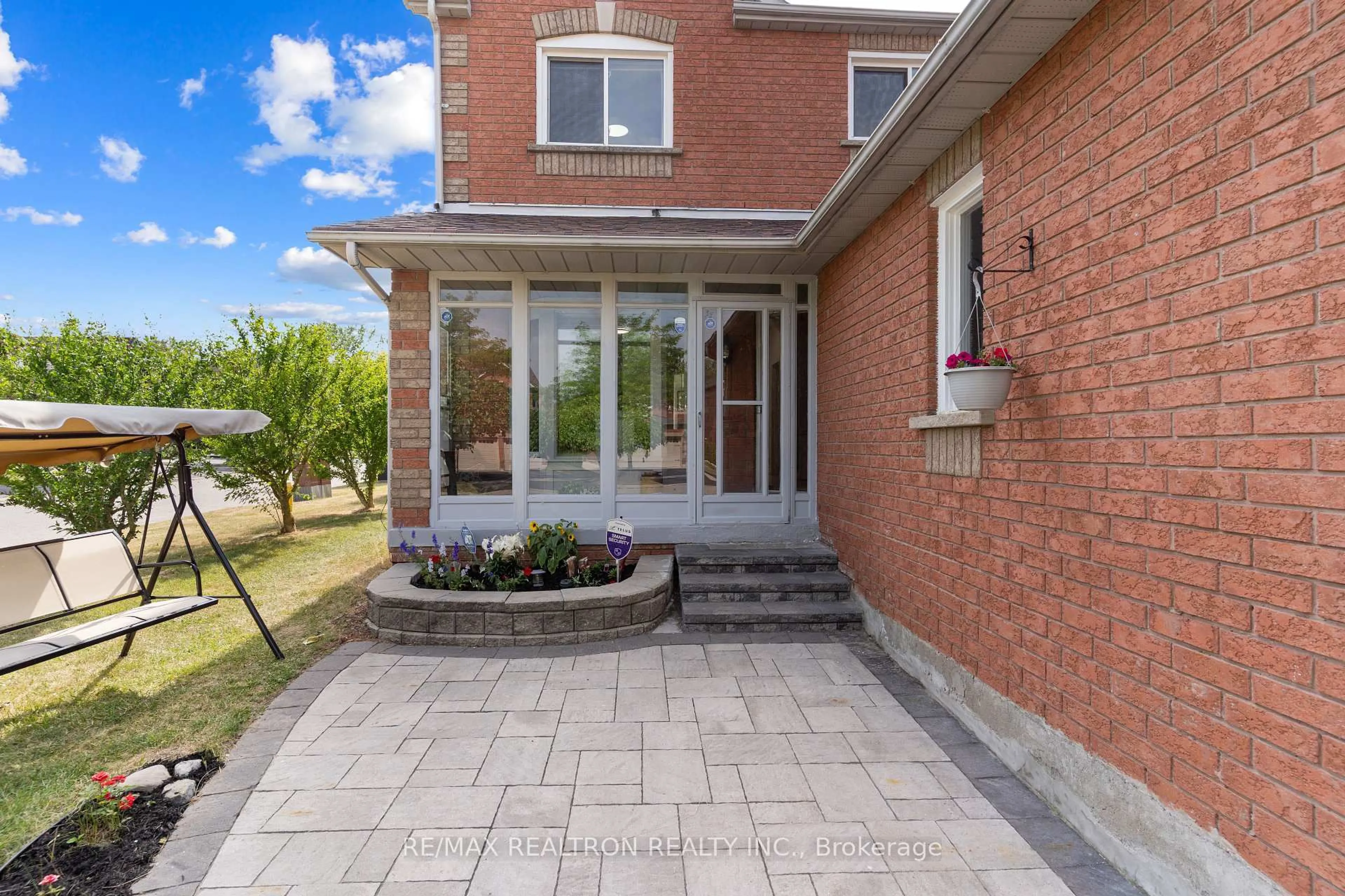 Home with brick exterior material, street for 1520 Sandhurst Cres, Pickering Ontario L1V 6Y6