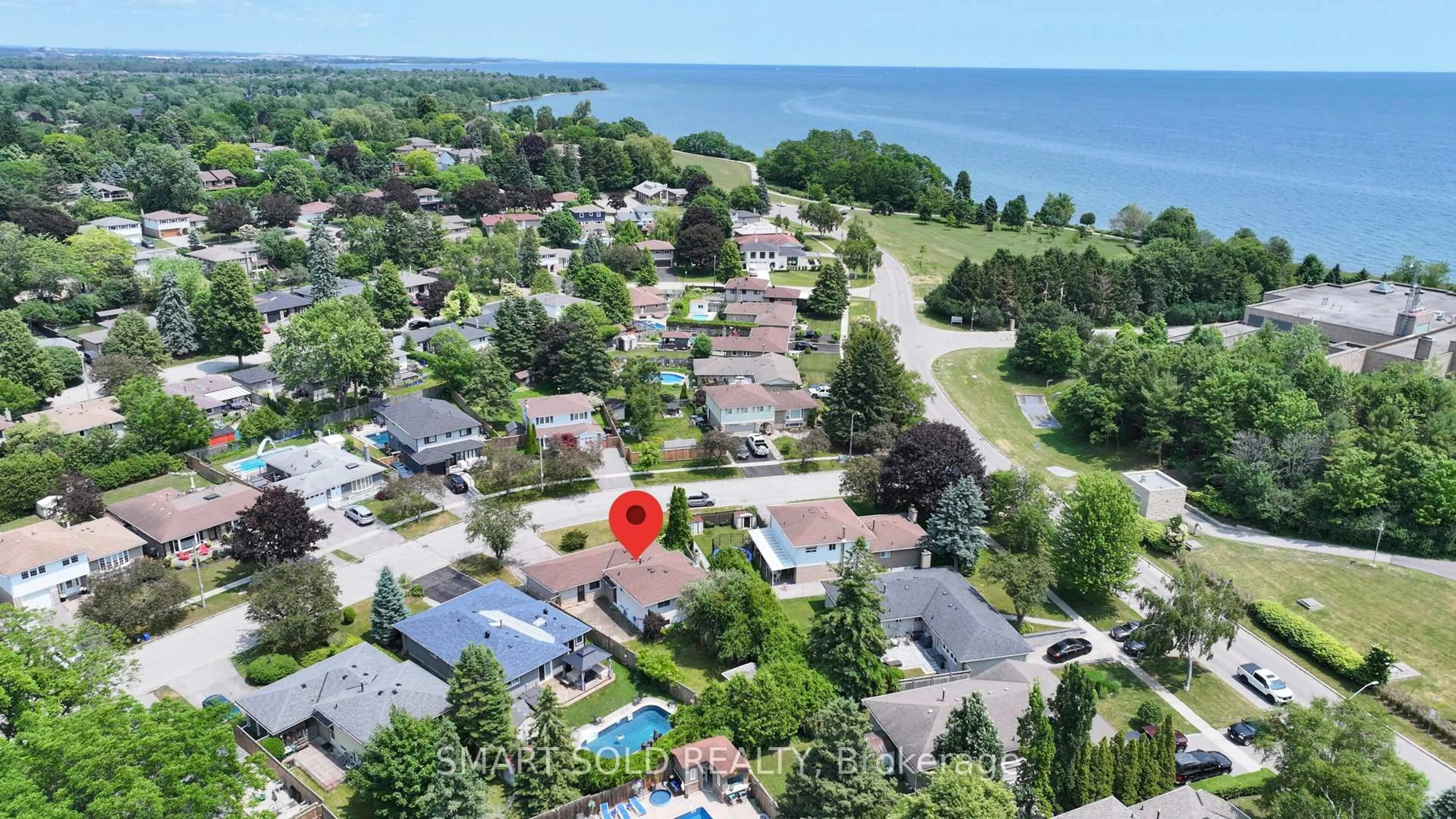 A pic from outside/outdoor area/front of a property/back of a property/a pic from drone, water/lake/river/ocean view for 39 Lawrie Rd, Ajax Ontario L1S 3A1