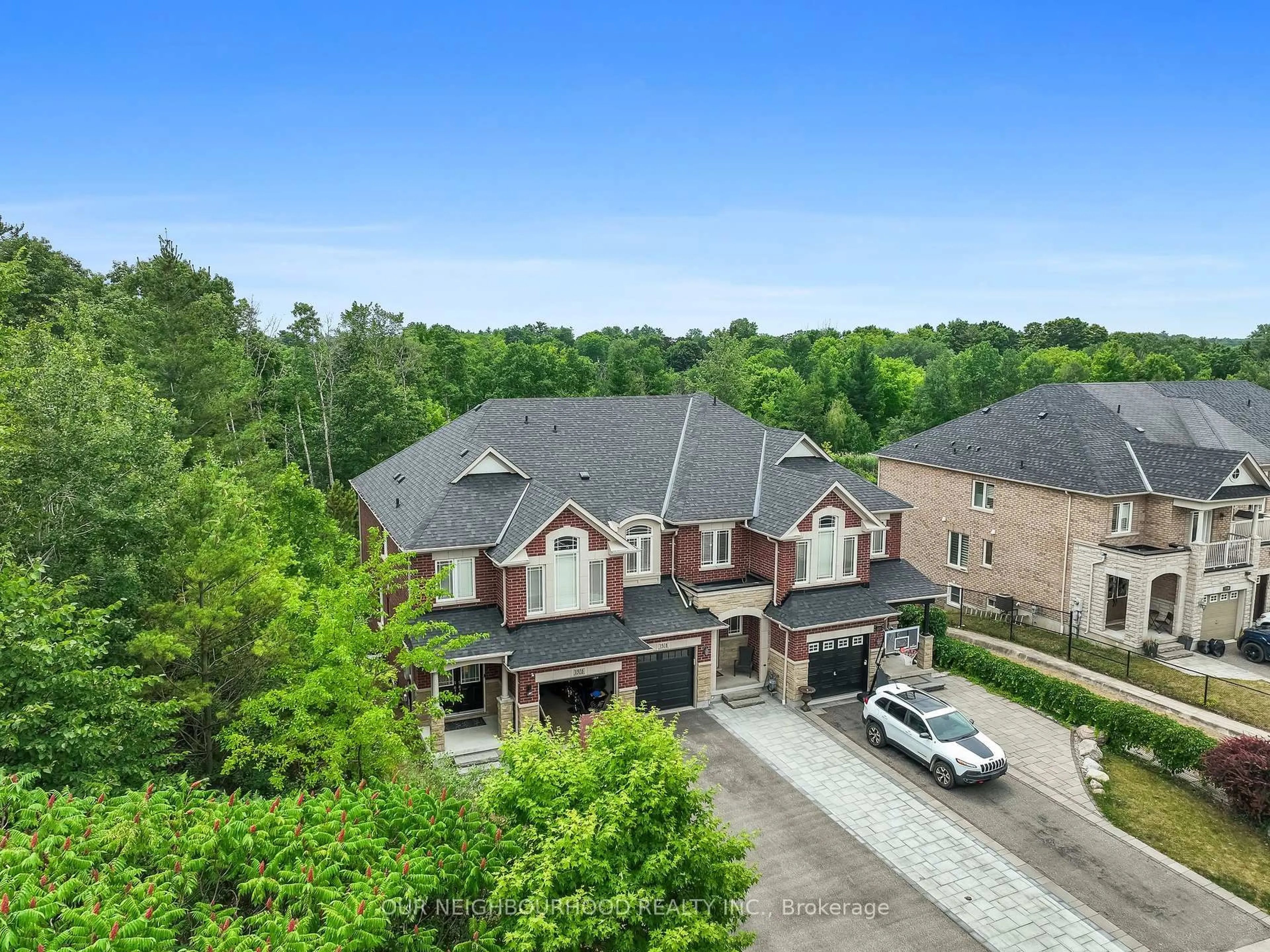 A pic from outside/outdoor area/front of a property/back of a property/a pic from drone, unknown for 1928 Calvington Dr, Pickering Ontario L1V 0B3