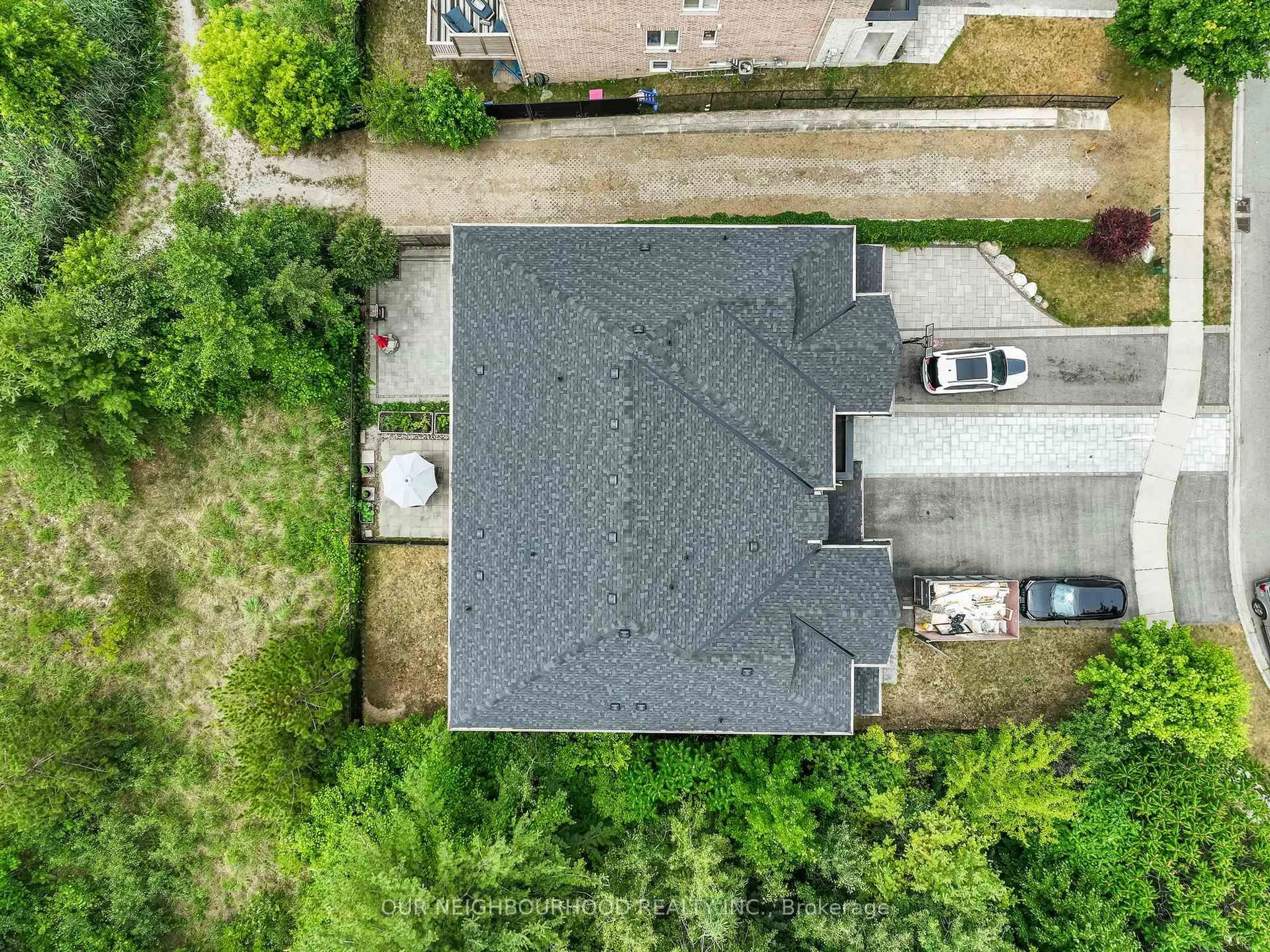 A pic from outside/outdoor area/front of a property/back of a property/a pic from drone, street for 1928 Calvington Dr, Pickering Ontario L1V 0B3