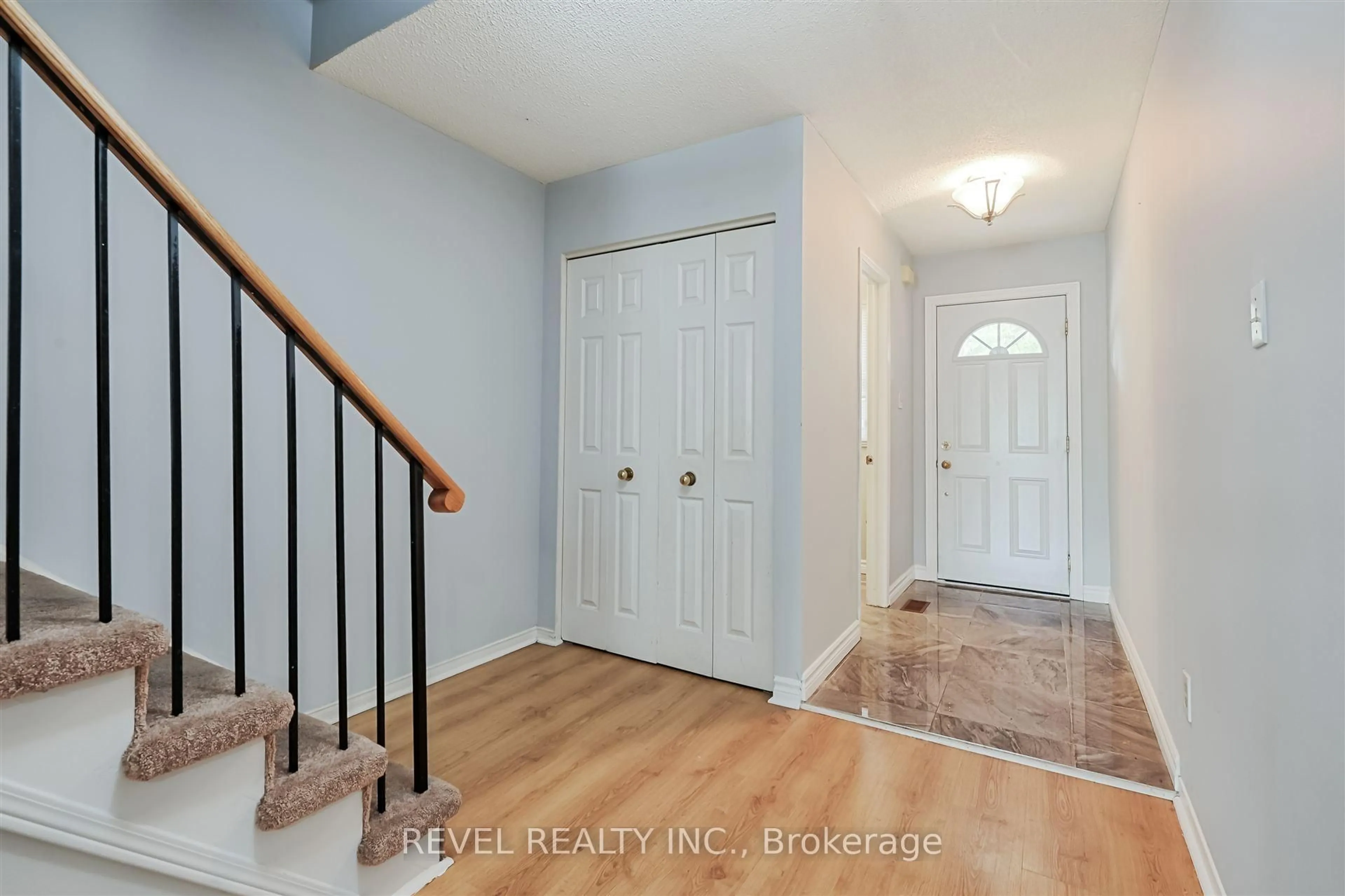 Indoor entryway for 401 Sewells Rd #29, Toronto Ontario M1B 5K6