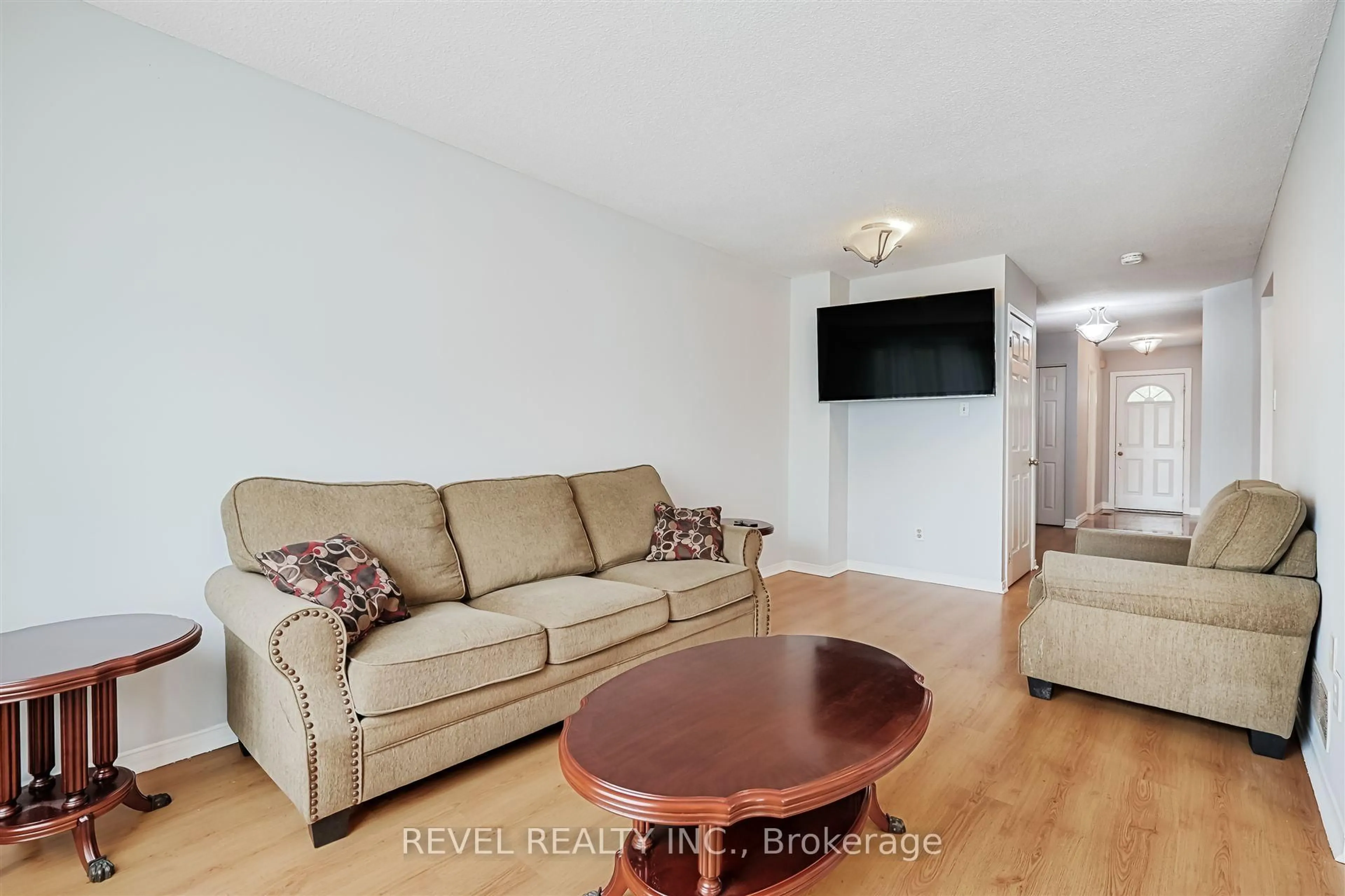 Living room with furniture, wood/laminate floor for 401 Sewells Rd #29, Toronto Ontario M1B 5K6