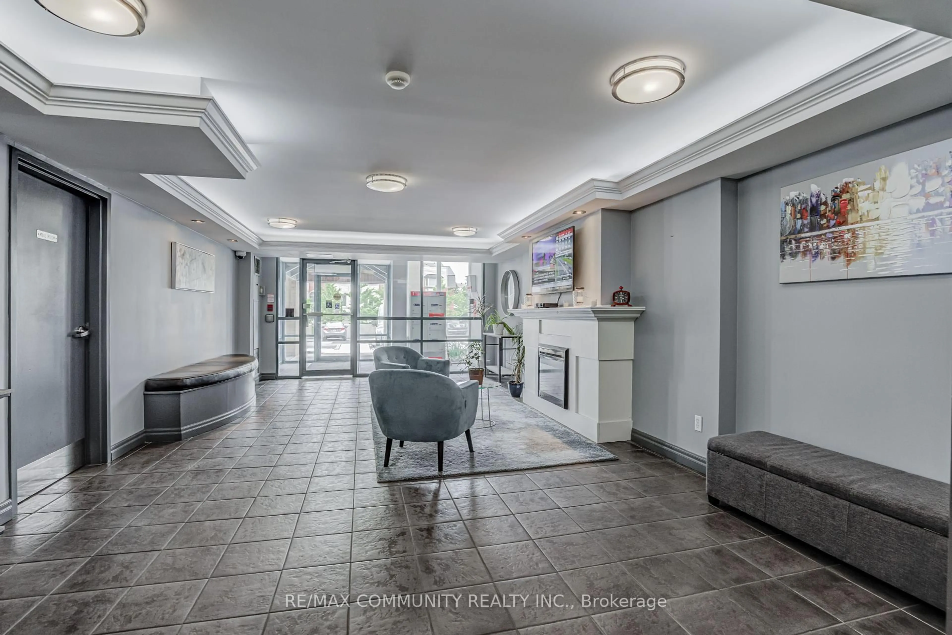 Indoor foyer for 1625 Pickering Pkwy #704, Pickering Ontario L1V 6Z6
