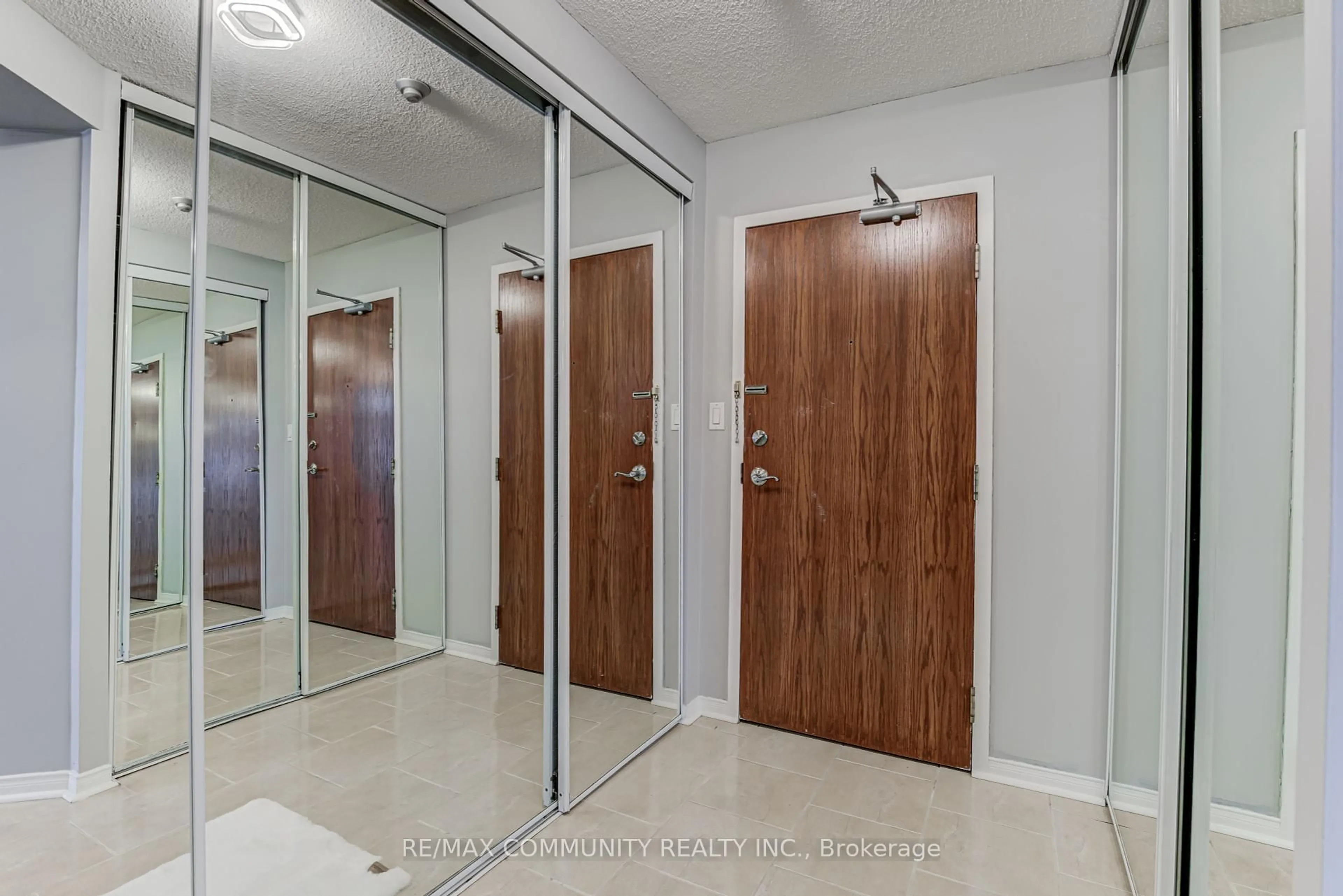 Indoor foyer for 1625 Pickering Pkwy #704, Pickering Ontario L1V 6Z6