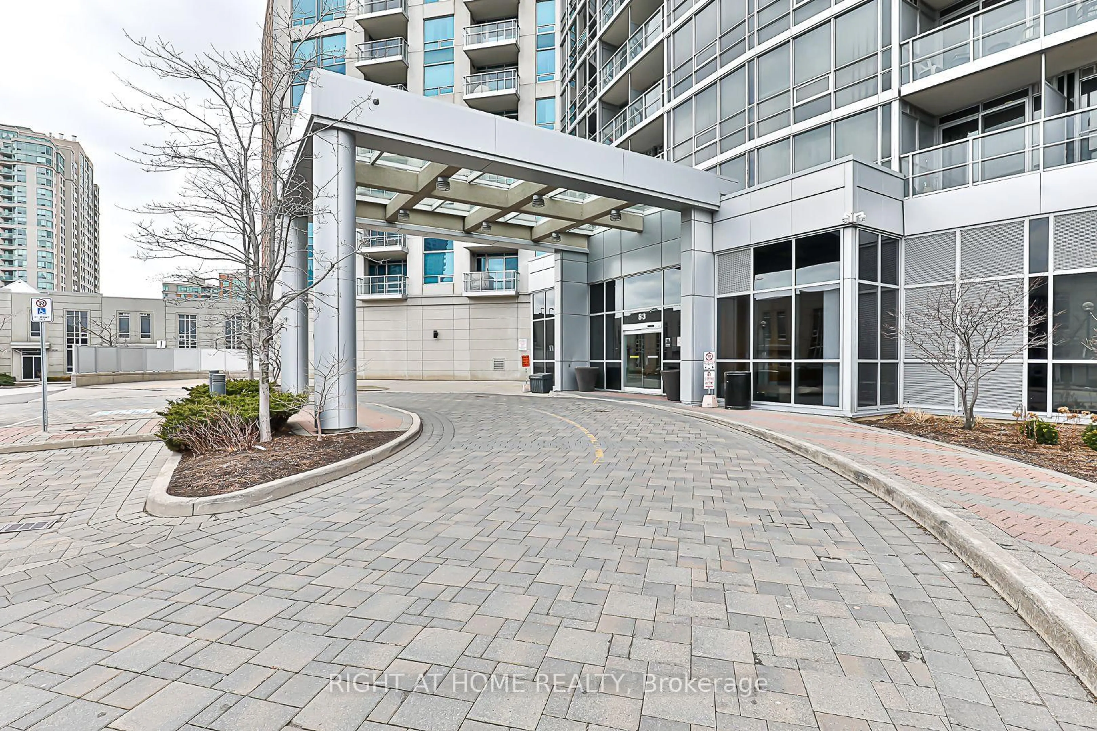 Indoor foyer for 83 Borough Dr #3406, Toronto Ontario M1P 5E4