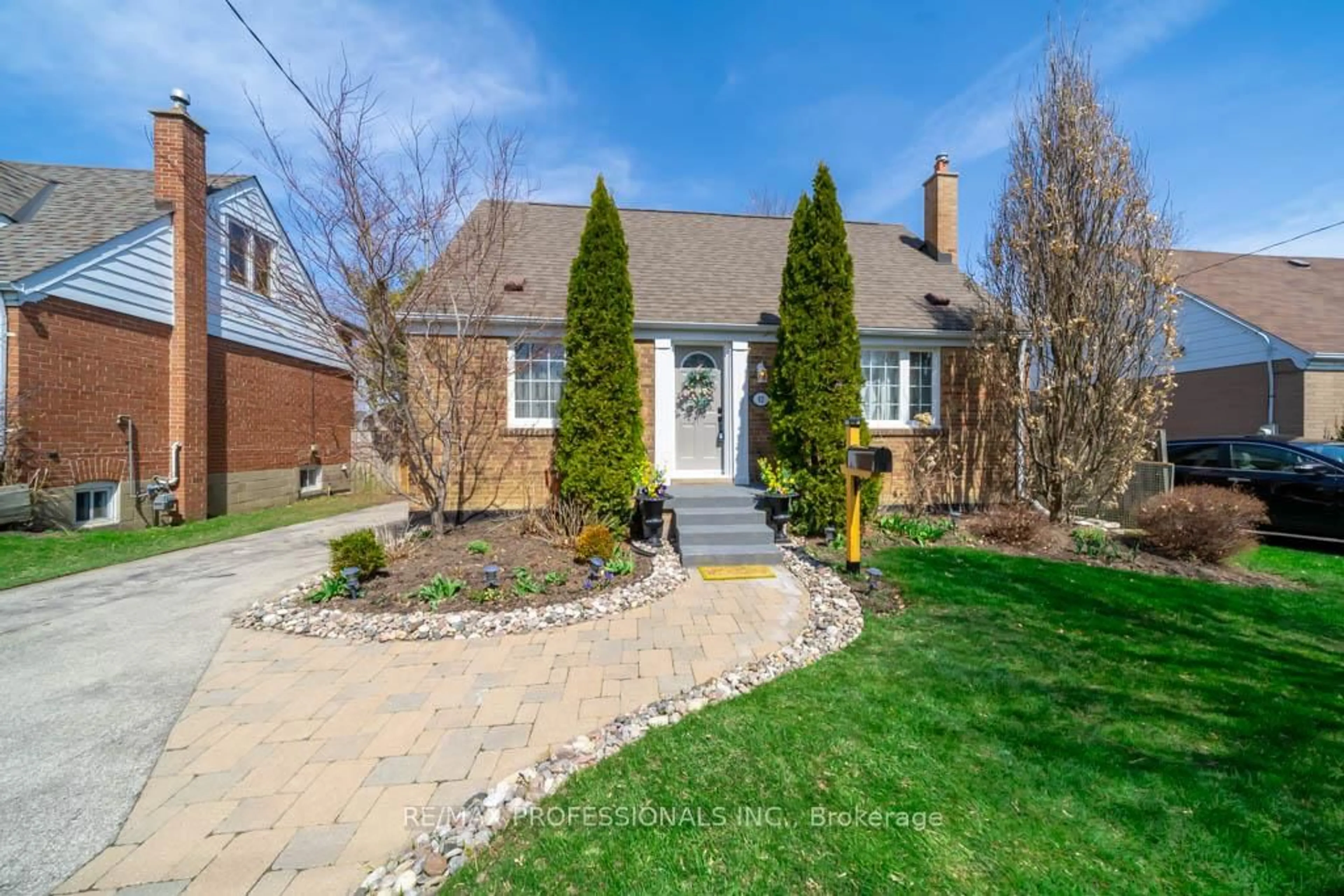 Home with brick exterior material, street for 82 Colonial Ave, Toronto Ontario M1M 2C5