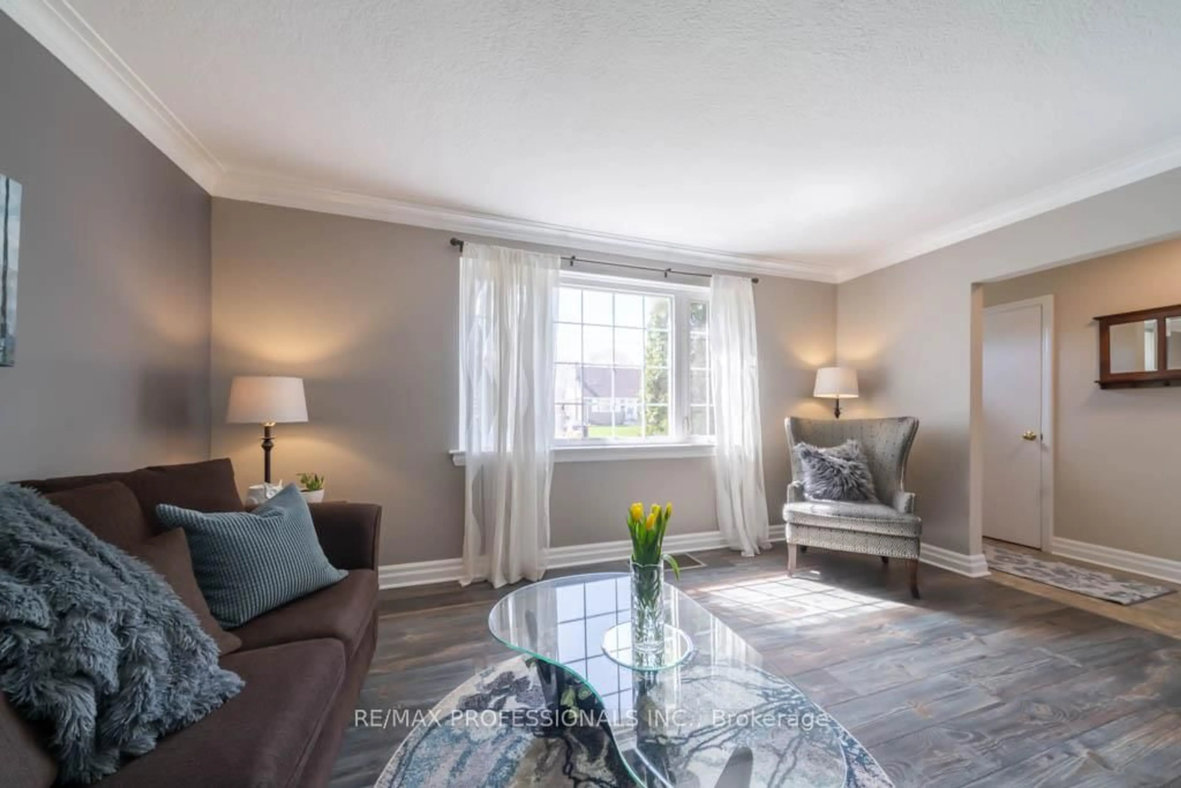 Living room with furniture, unknown for 82 Colonial Ave, Toronto Ontario M1M 2C5
