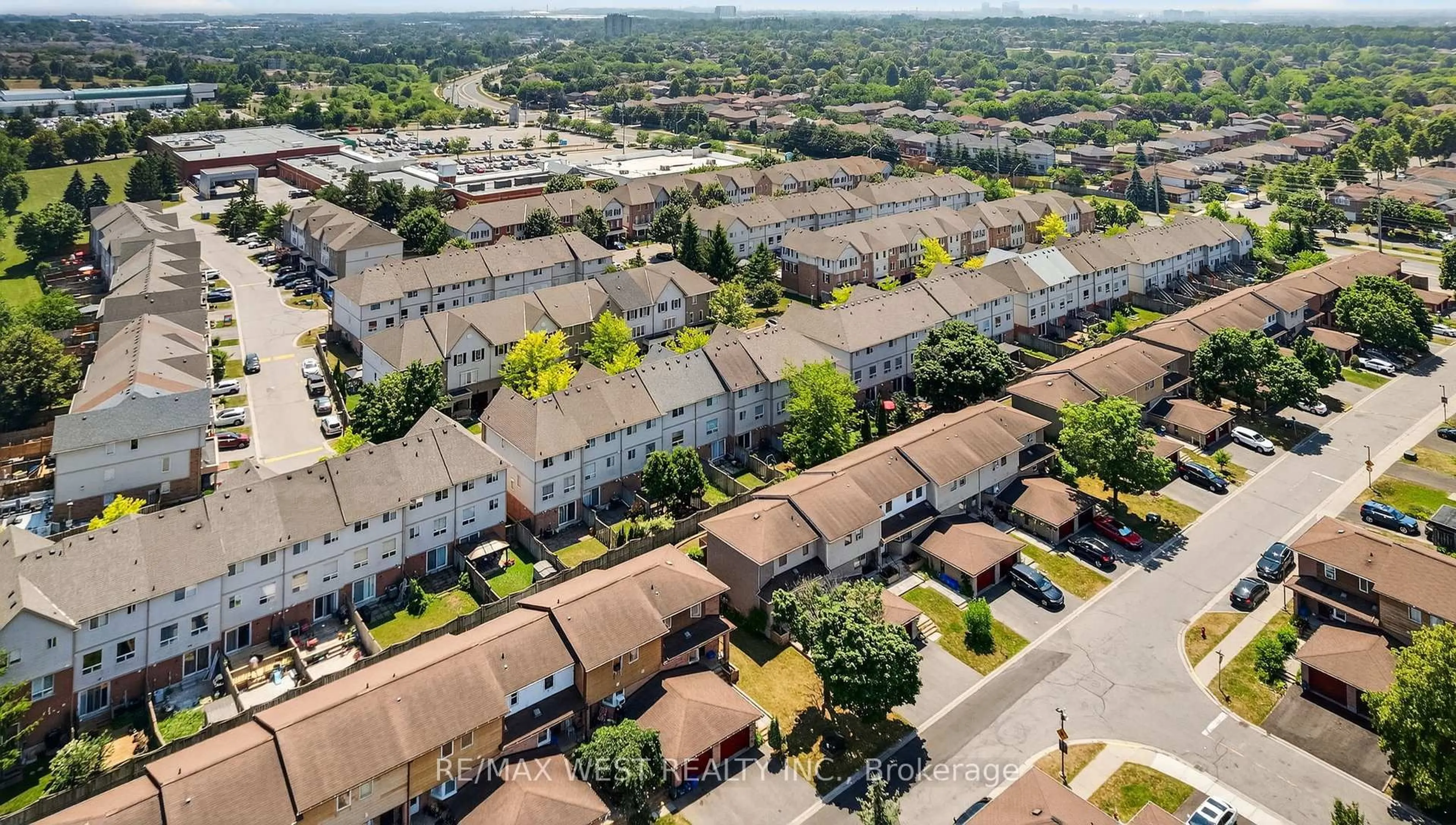 A pic from outside/outdoor area/front of a property/back of a property/a pic from drone, street for 48 Mcgonigal Lane, Ajax Ontario L1T 4G9