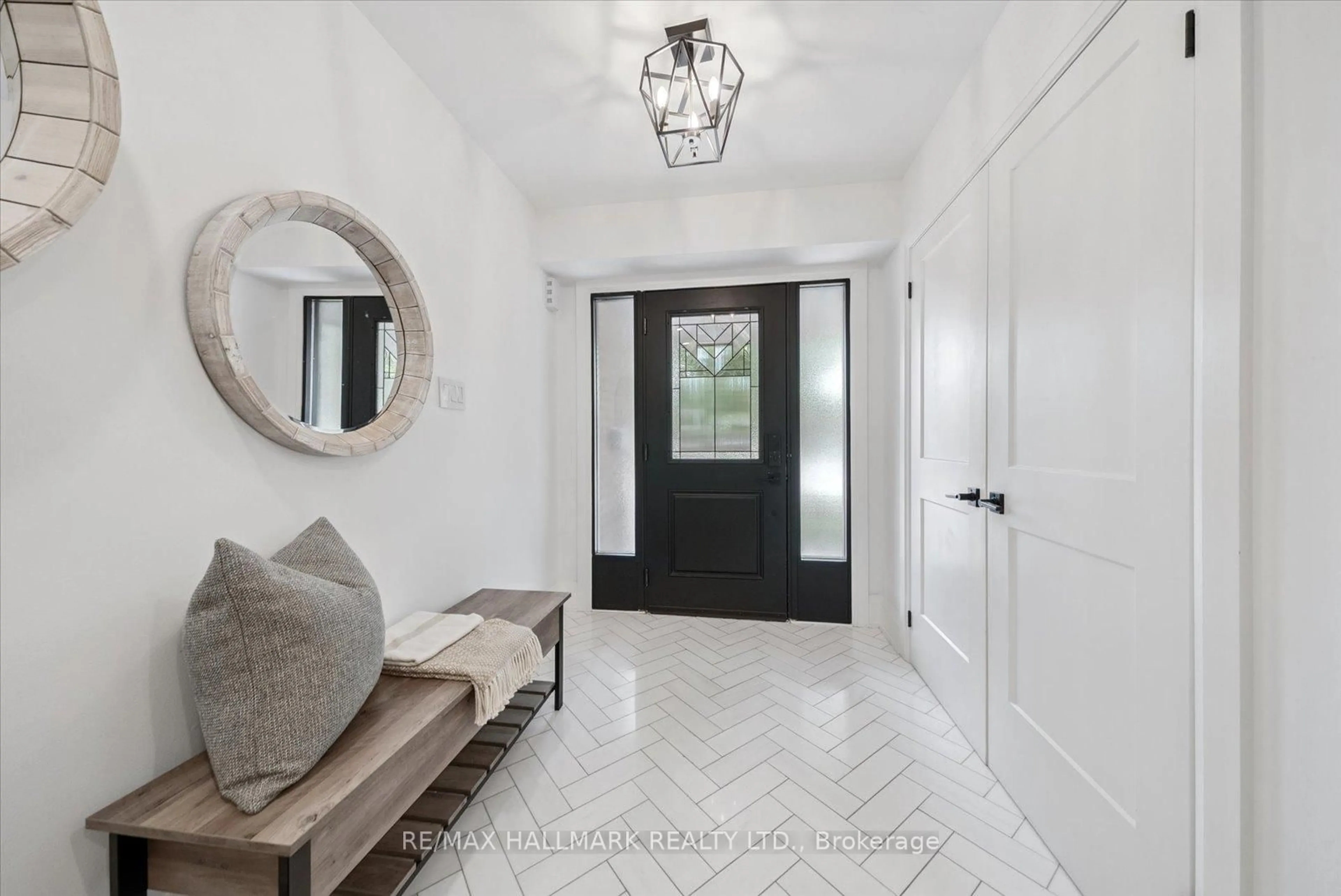 Indoor entryway for 1877 Bowler Dr, Pickering Ontario L1V 3E6