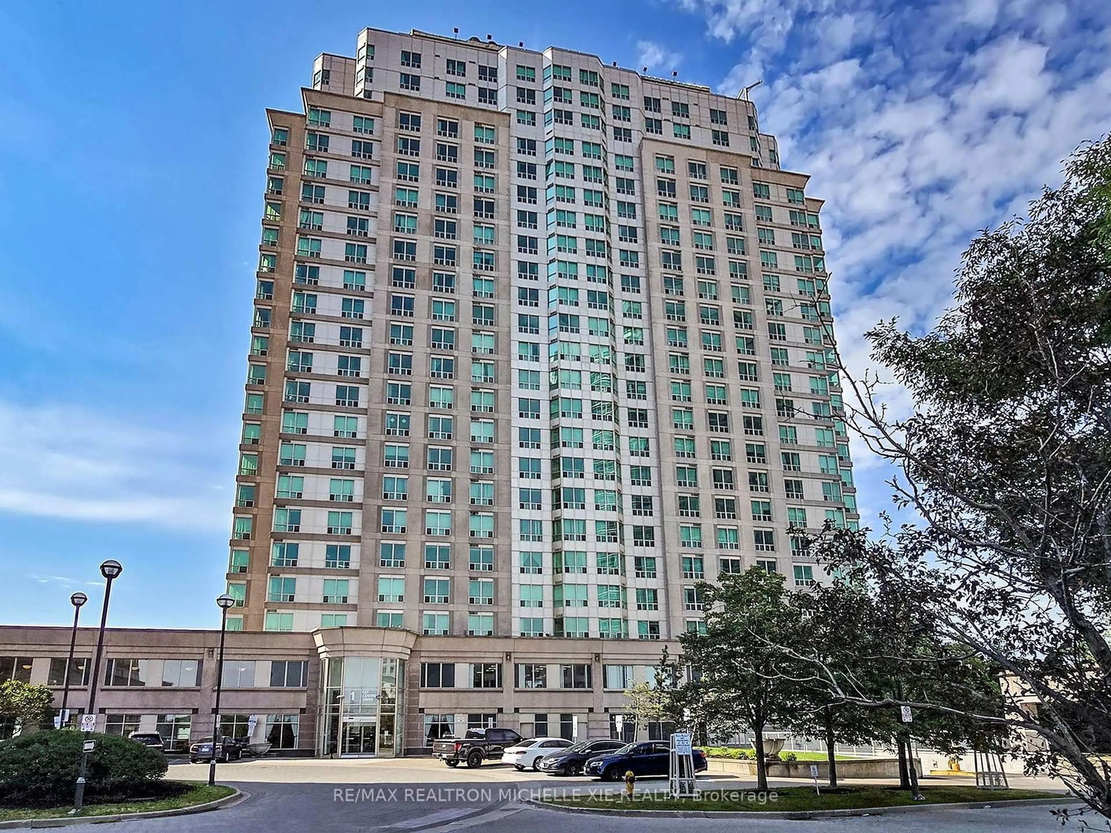 Indoor foyer for 1 Lee Centre Dr #Ph201, Toronto Ontario M1H 3J2
