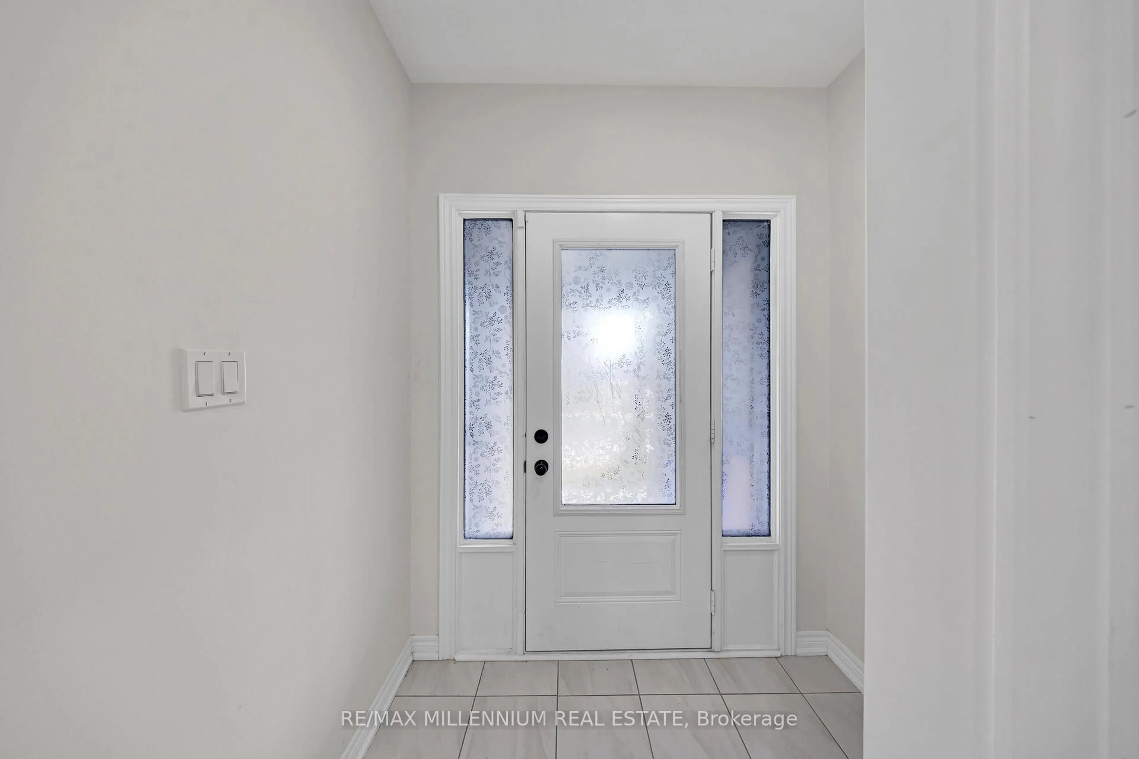 Indoor entryway for 34 Lord Dr, Ajax Ontario L1S 0B9