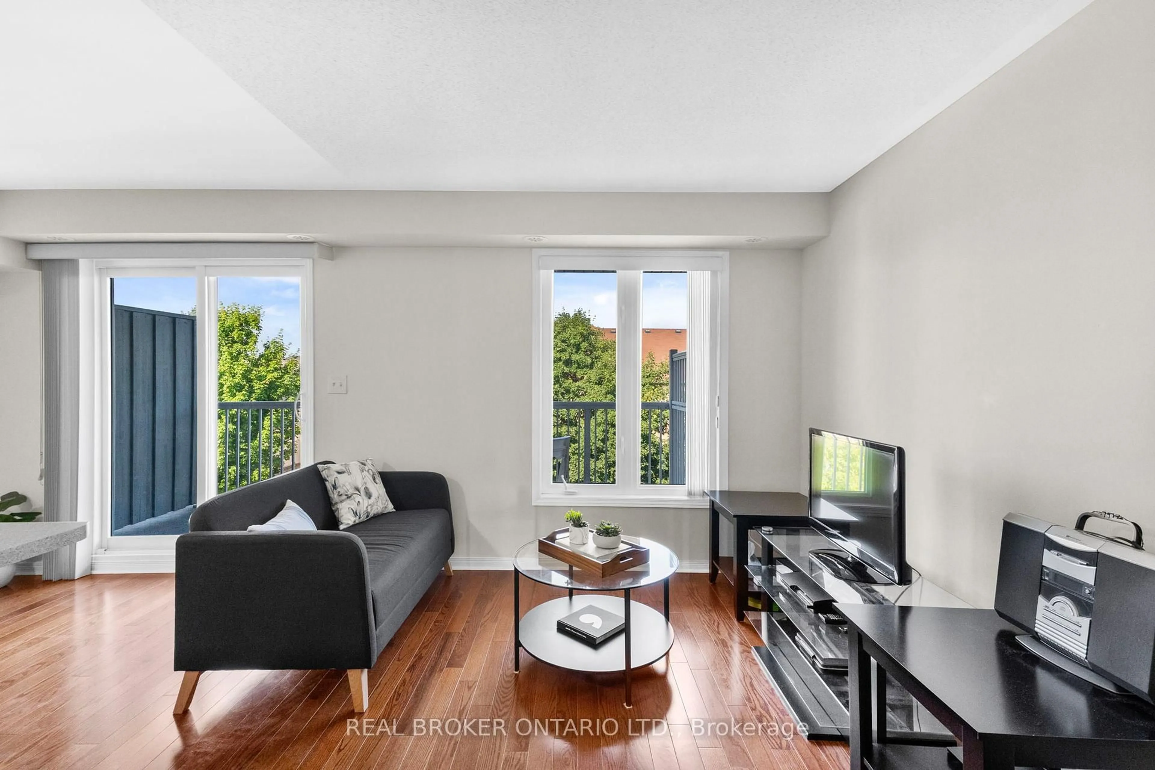 Living room with furniture, unknown for 649E Warden Ave #27, Toronto Ontario M1L 0E7