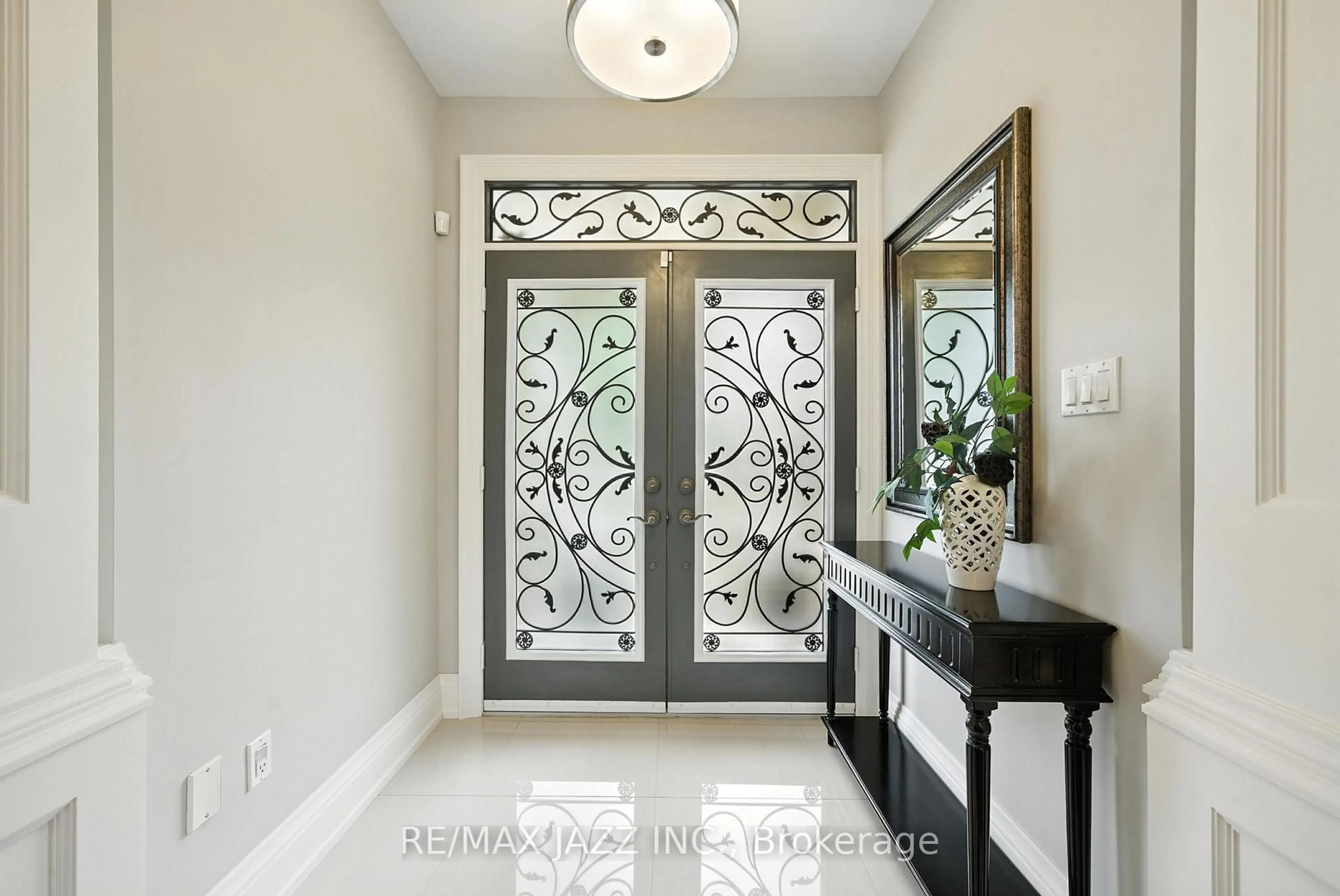 Indoor entryway for 62 Holsted Rd, Whitby Ontario L1M 2P3